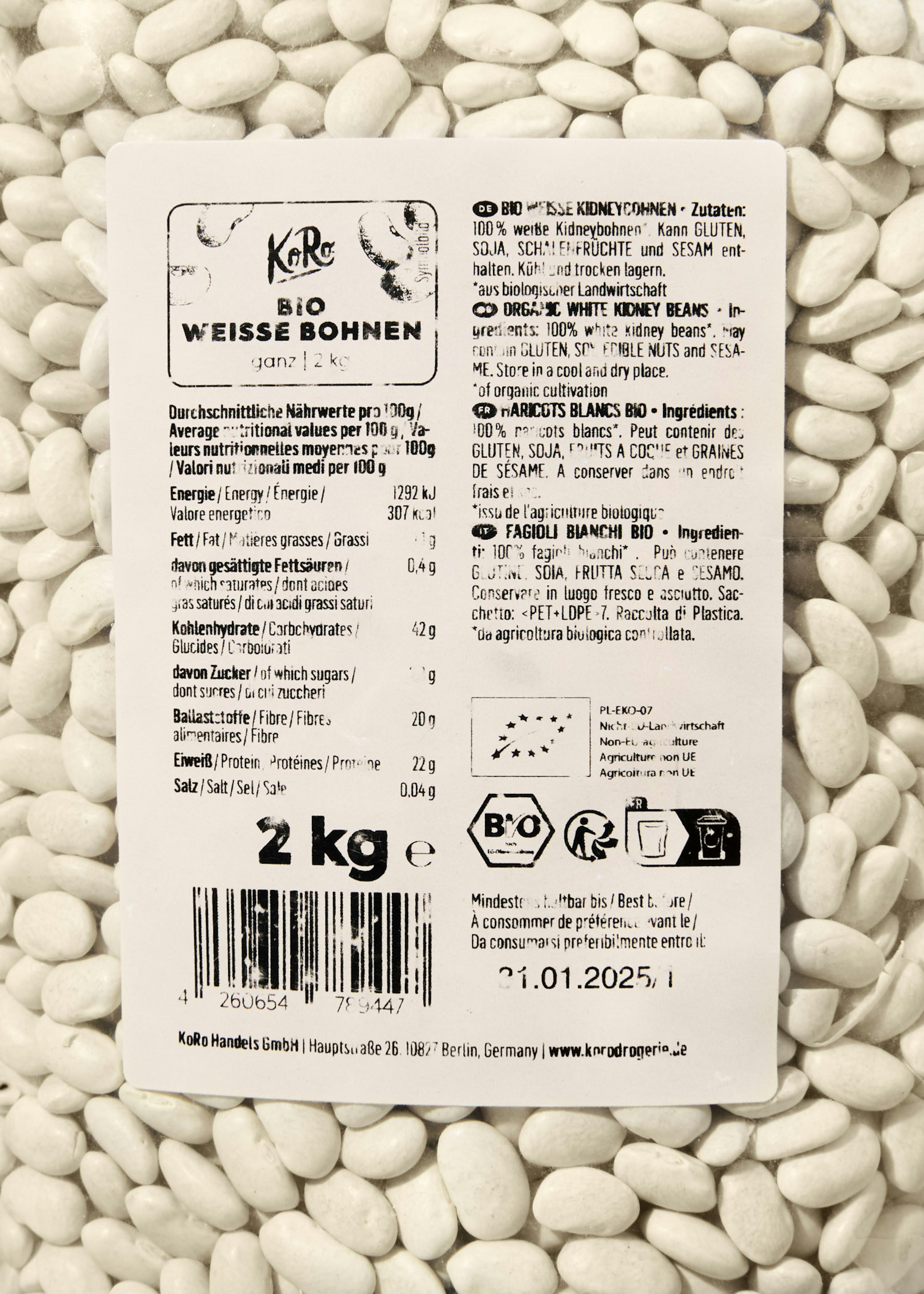 ein Etikett für weiße Bohnen mit einem Gewicht von 2 kg