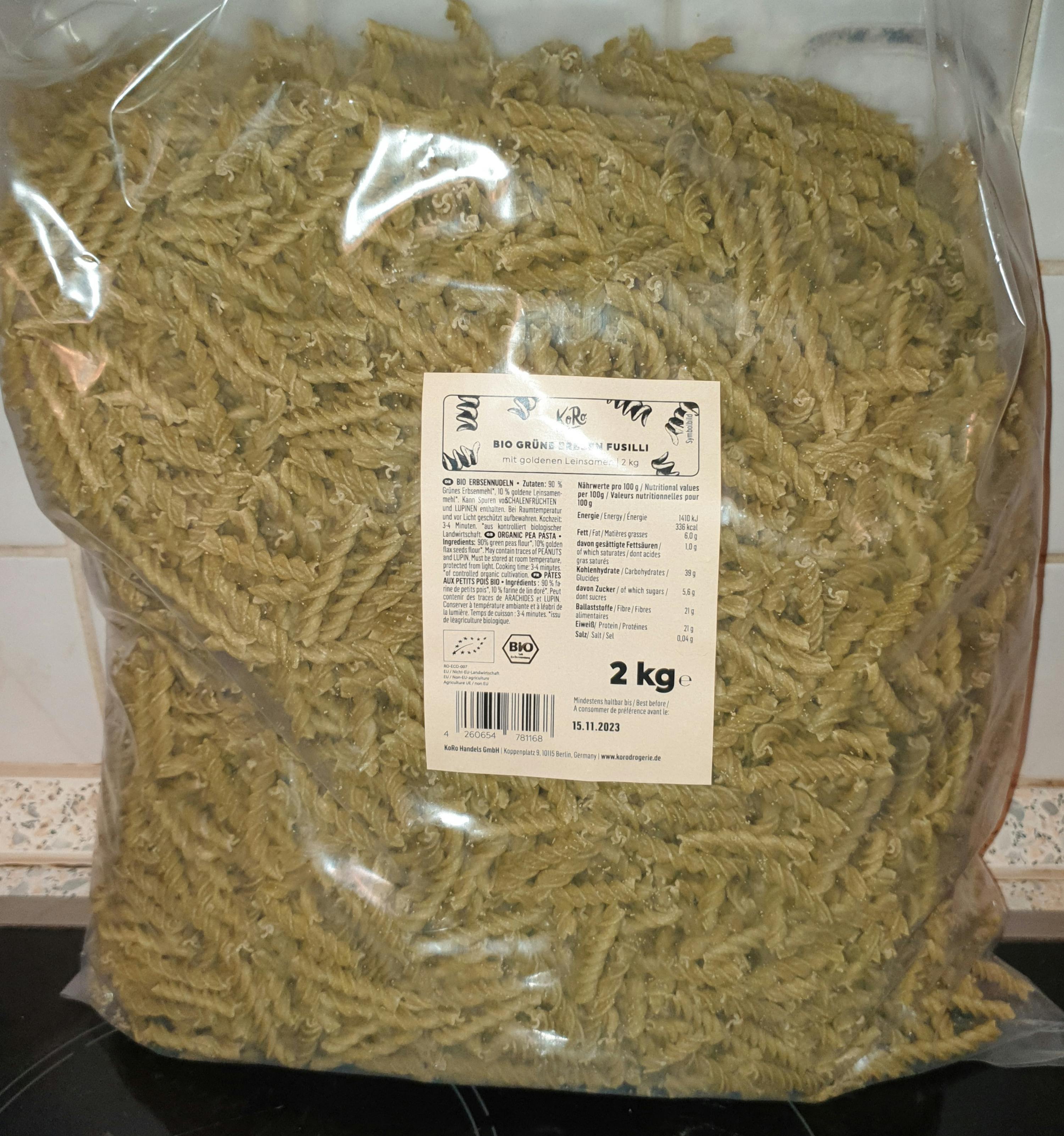 a bag of green pasta has a label that says bio on it