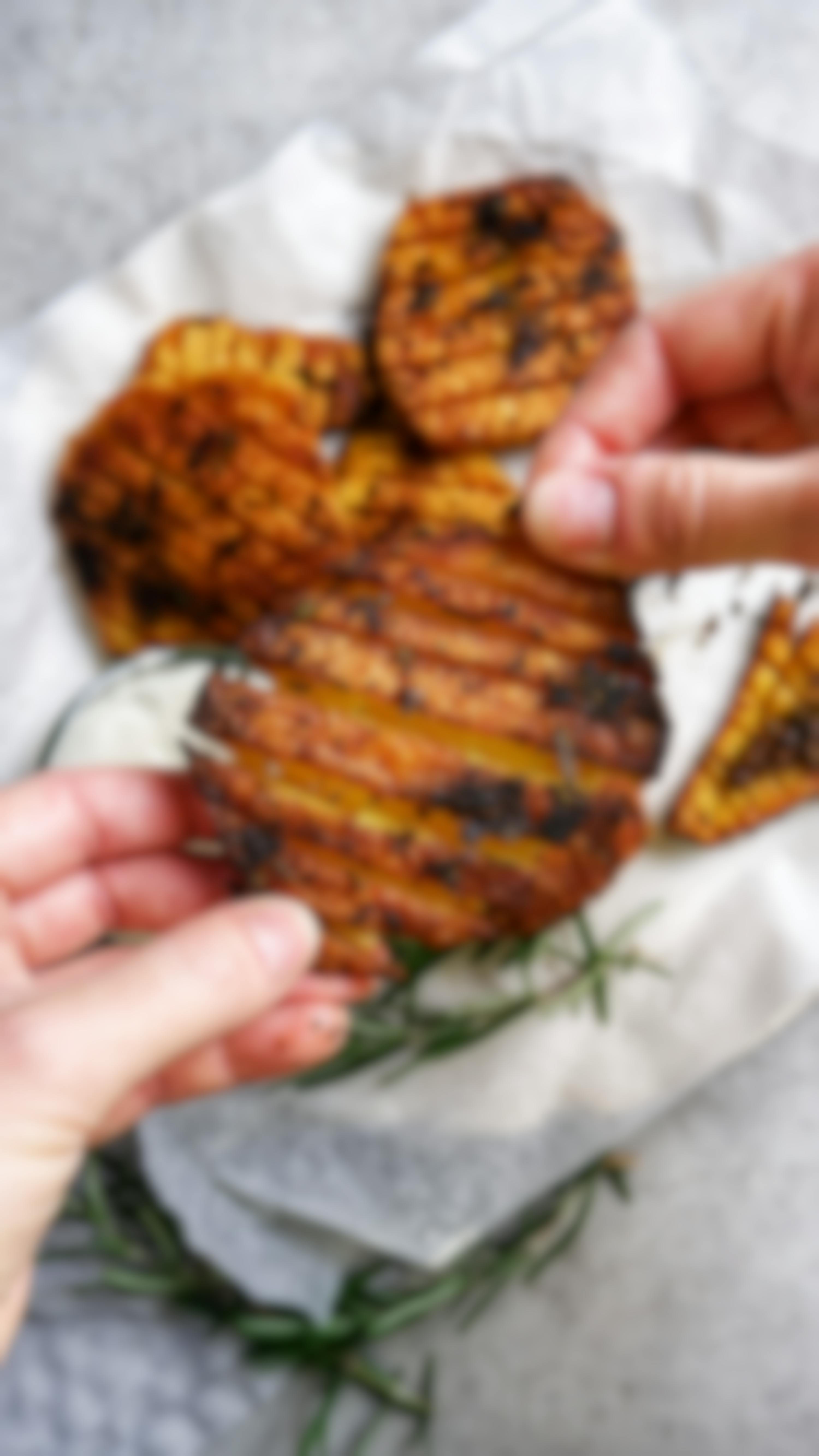 Crispy Knoblauch-Potatoes mit veganer Trüffelmayonnaise 