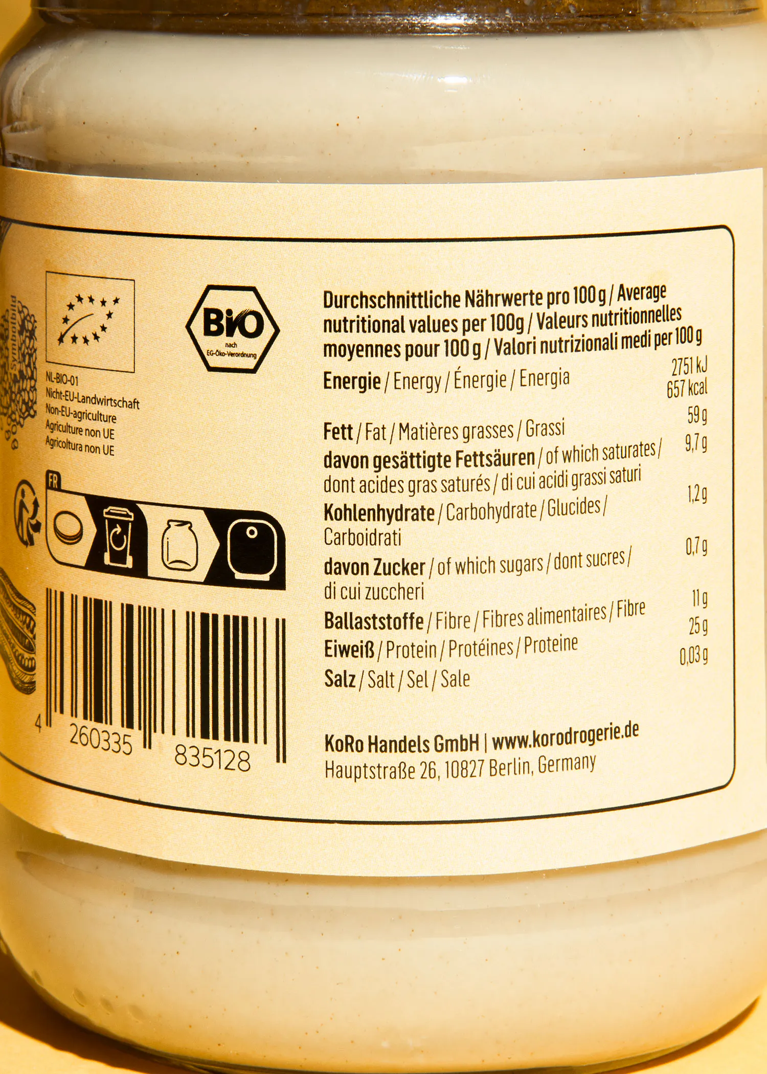 l' arrière d' une bouteille de mayonnaise bio avec des valeurs nutritionnelles moyennes pour 100g