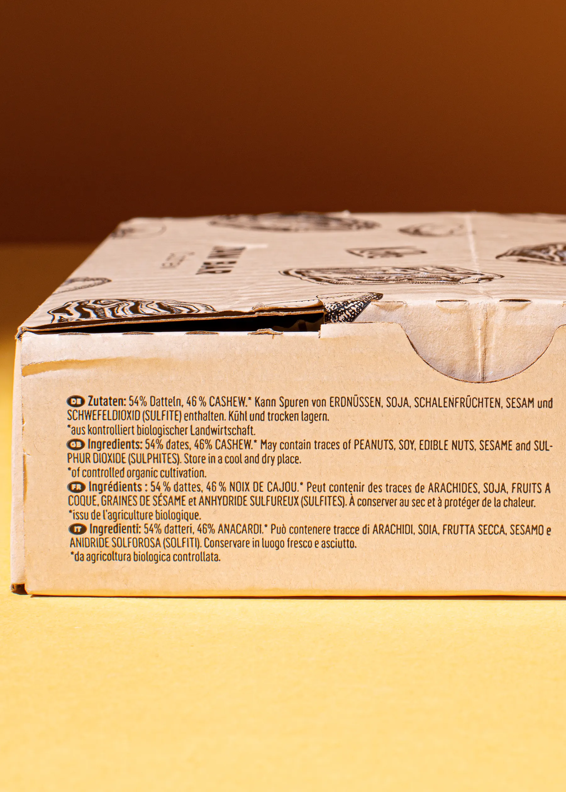 l' arrière d' une boîte de noix de cajou