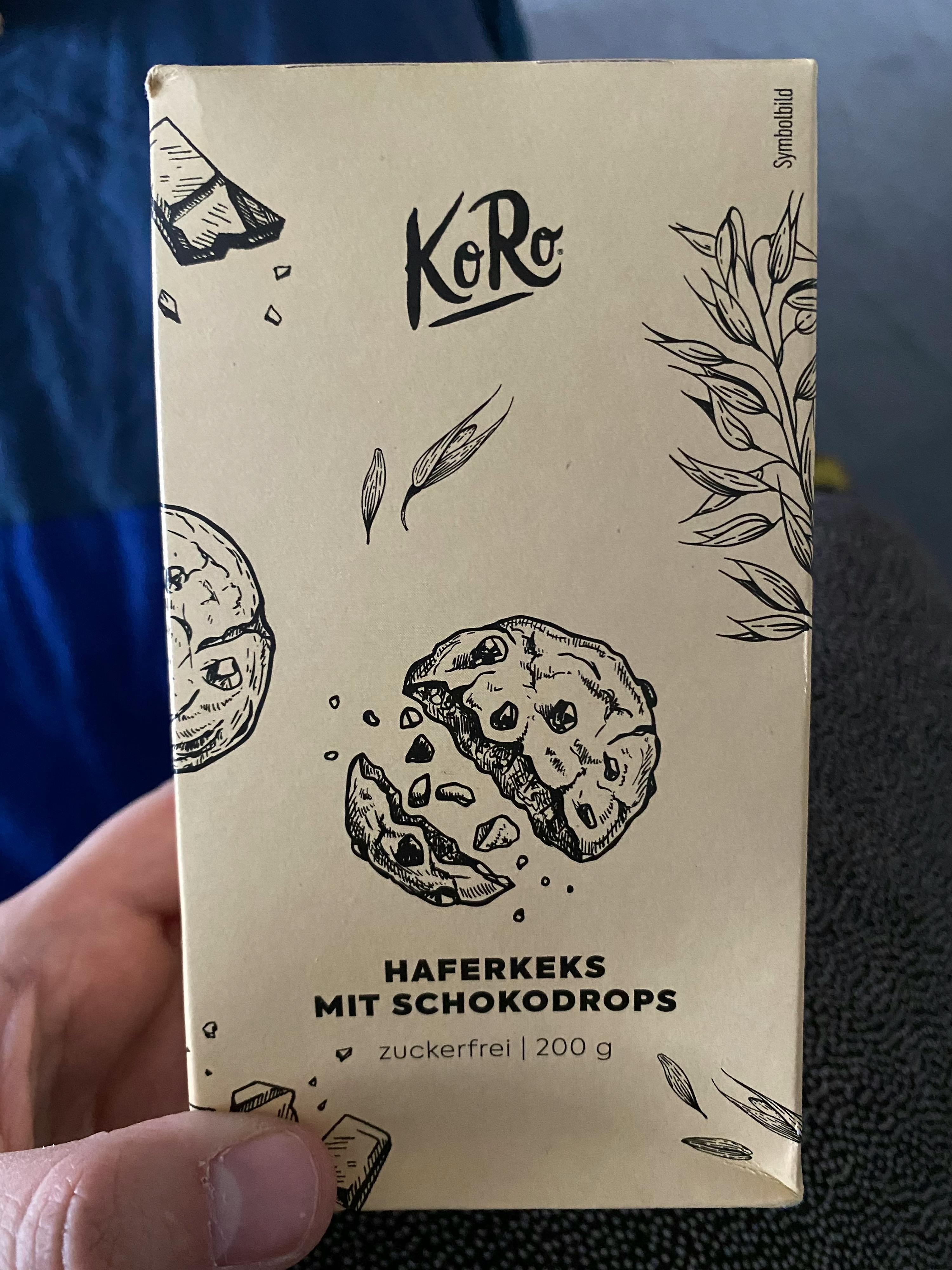 une personne tient une boîte d' haferkeks mit schokodrops