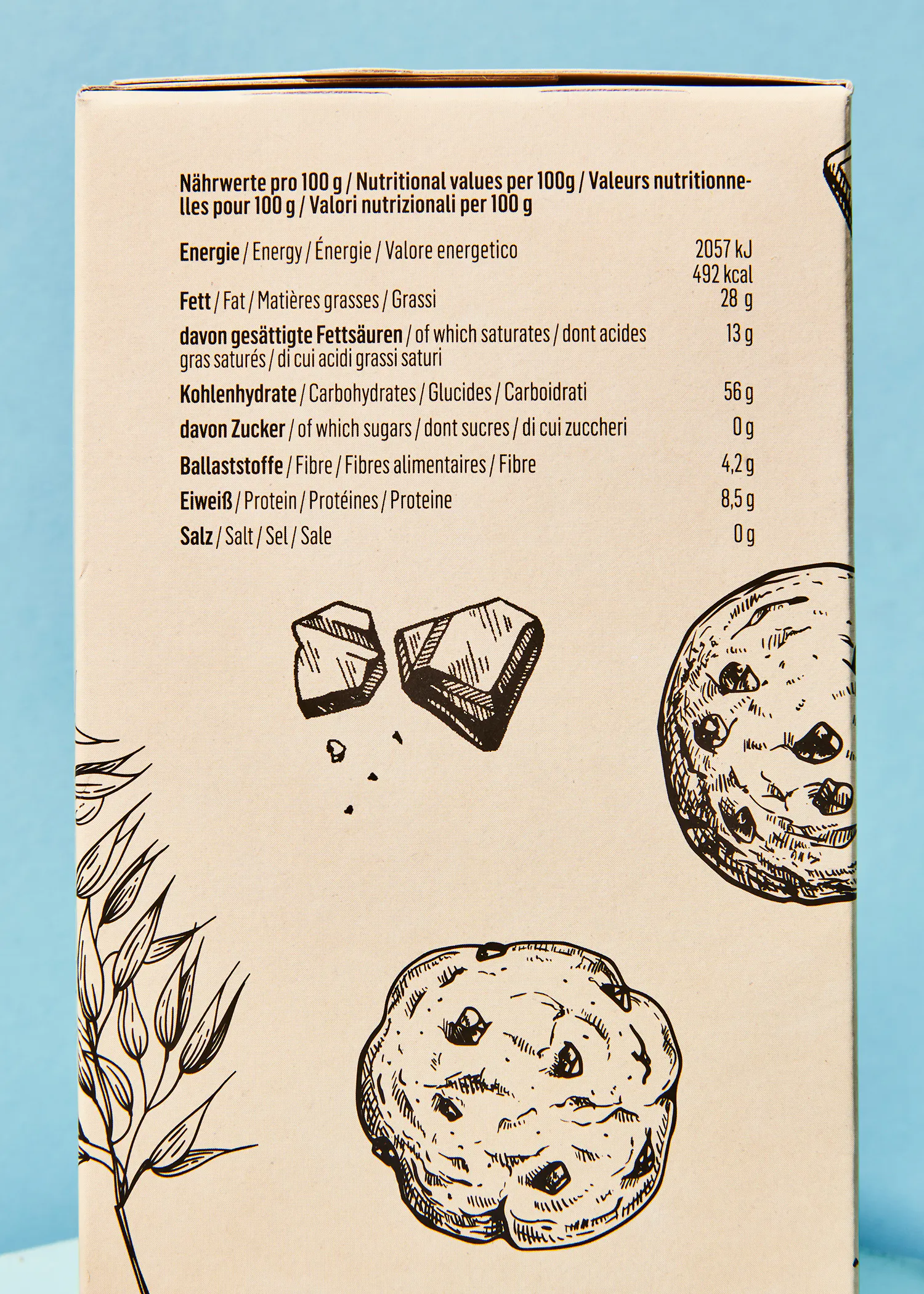 une boîte de biscuits avec des valeurs nutritionnelles pour 100 g