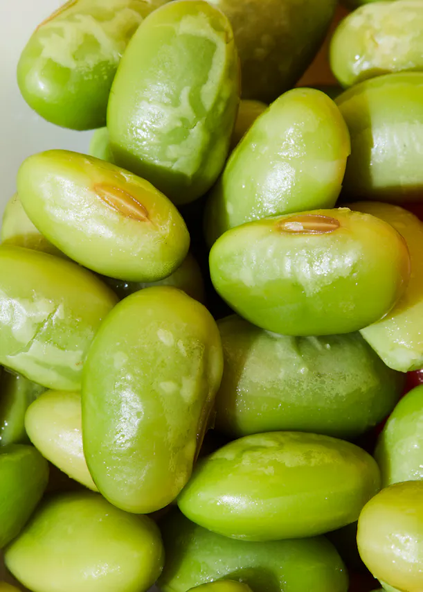 a close up of a pile of green beans