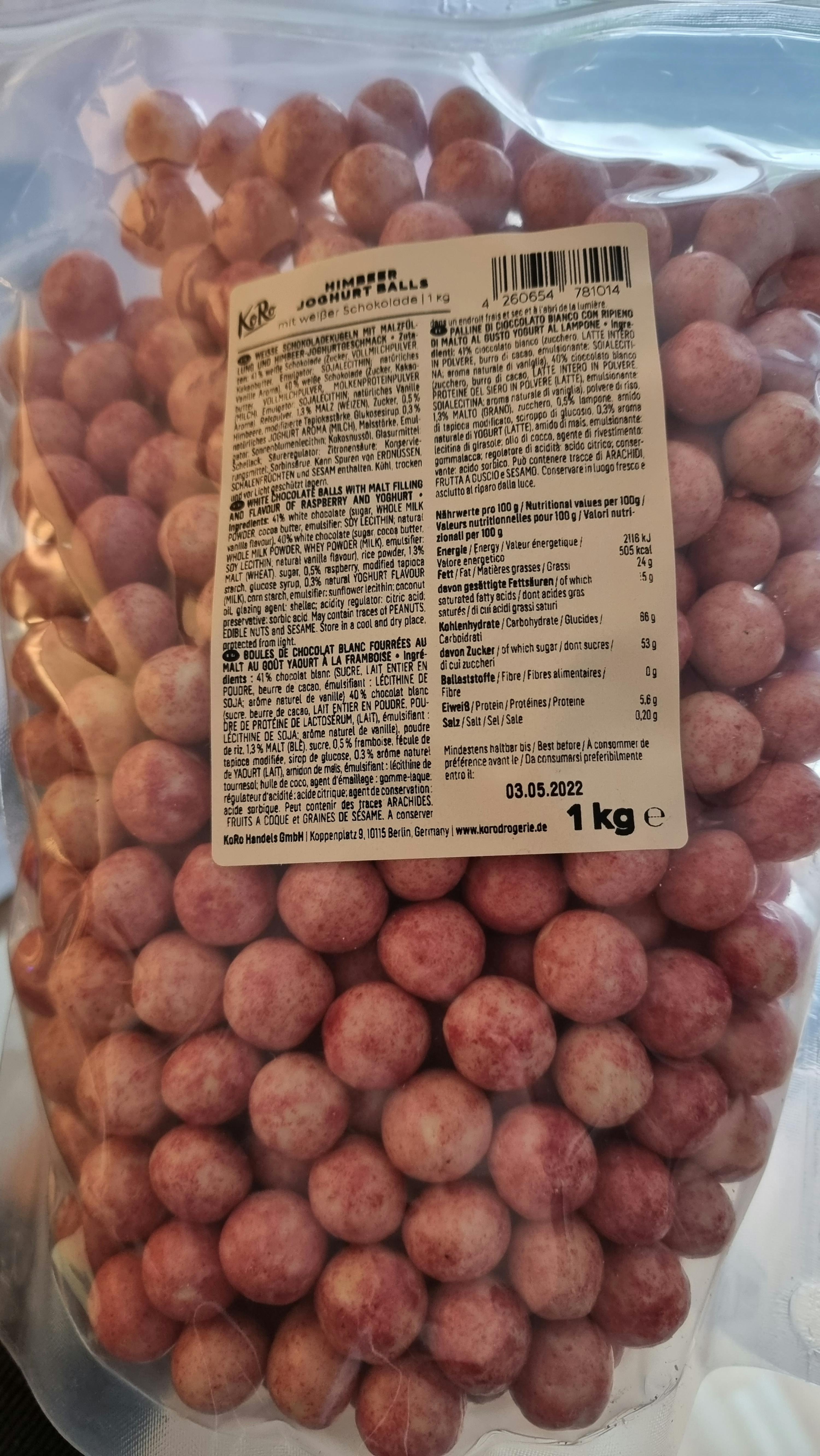 a bag of candy with a label that says 1 kg