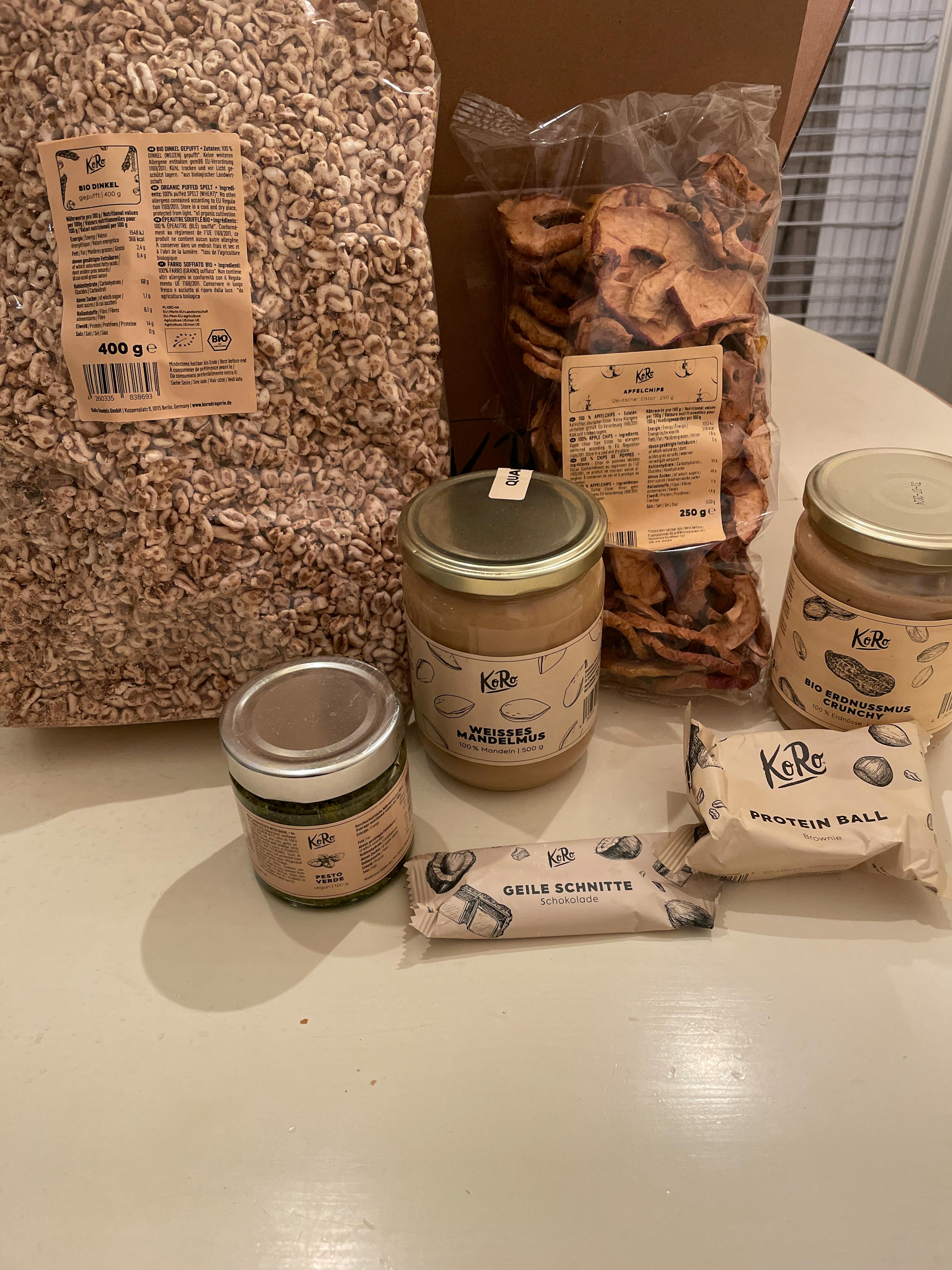 eine Reihe von Produkten mit der Aufschrift " koko " darauf