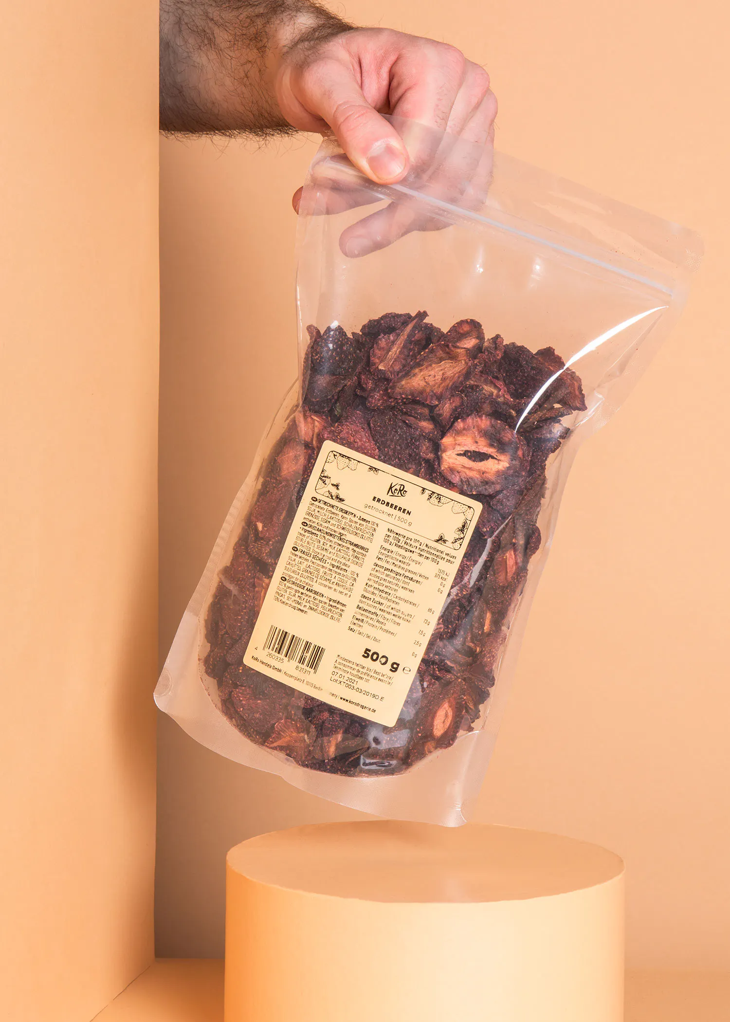 a person is holding a bag of dried strawberries that says 500g