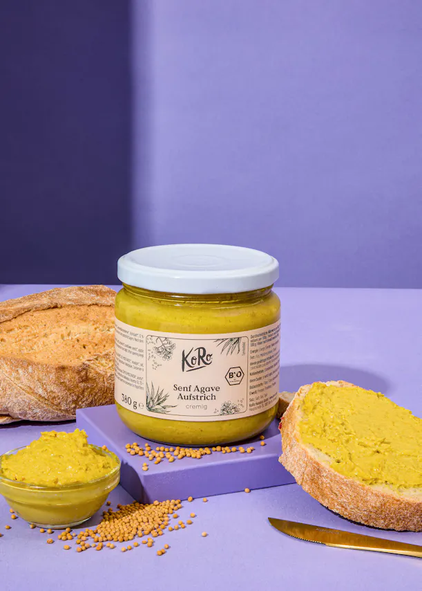 une bouteille de koré sent agave aufstrich creme