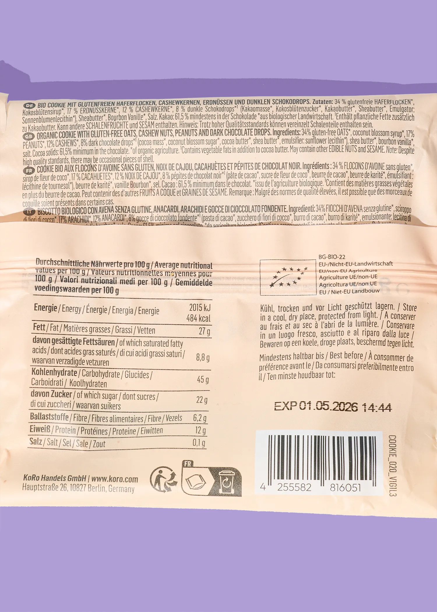 emballage d'un cookie bio aux flocons d'avoine sans gluten, noix de cajou, cacahuètes et pépites de chocolat noir, affichant les informations nutritionnelles, la date de péremption au 01.05.2026 et un code-barres.