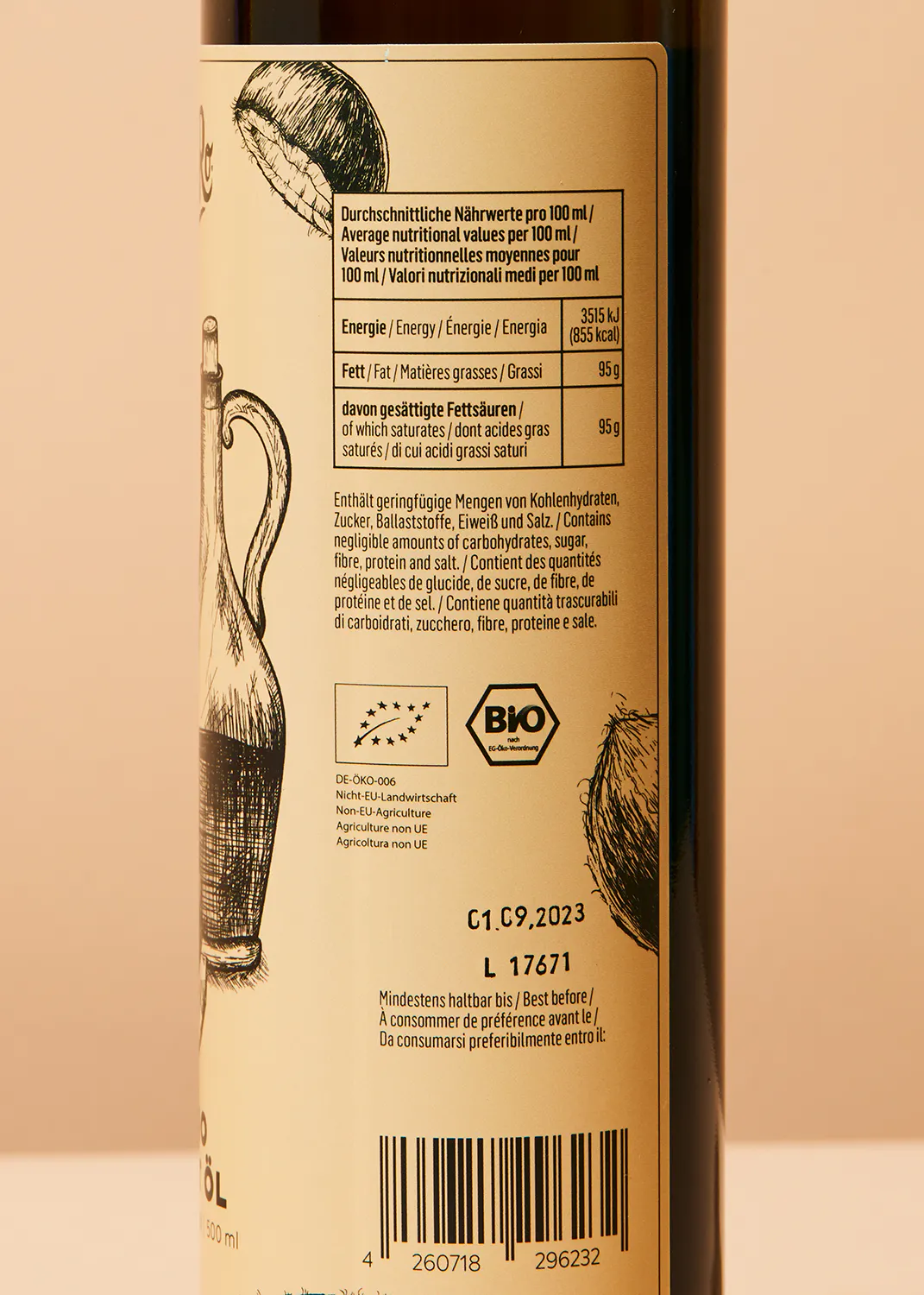 a bottle of coconut oil has a label that says bio on it