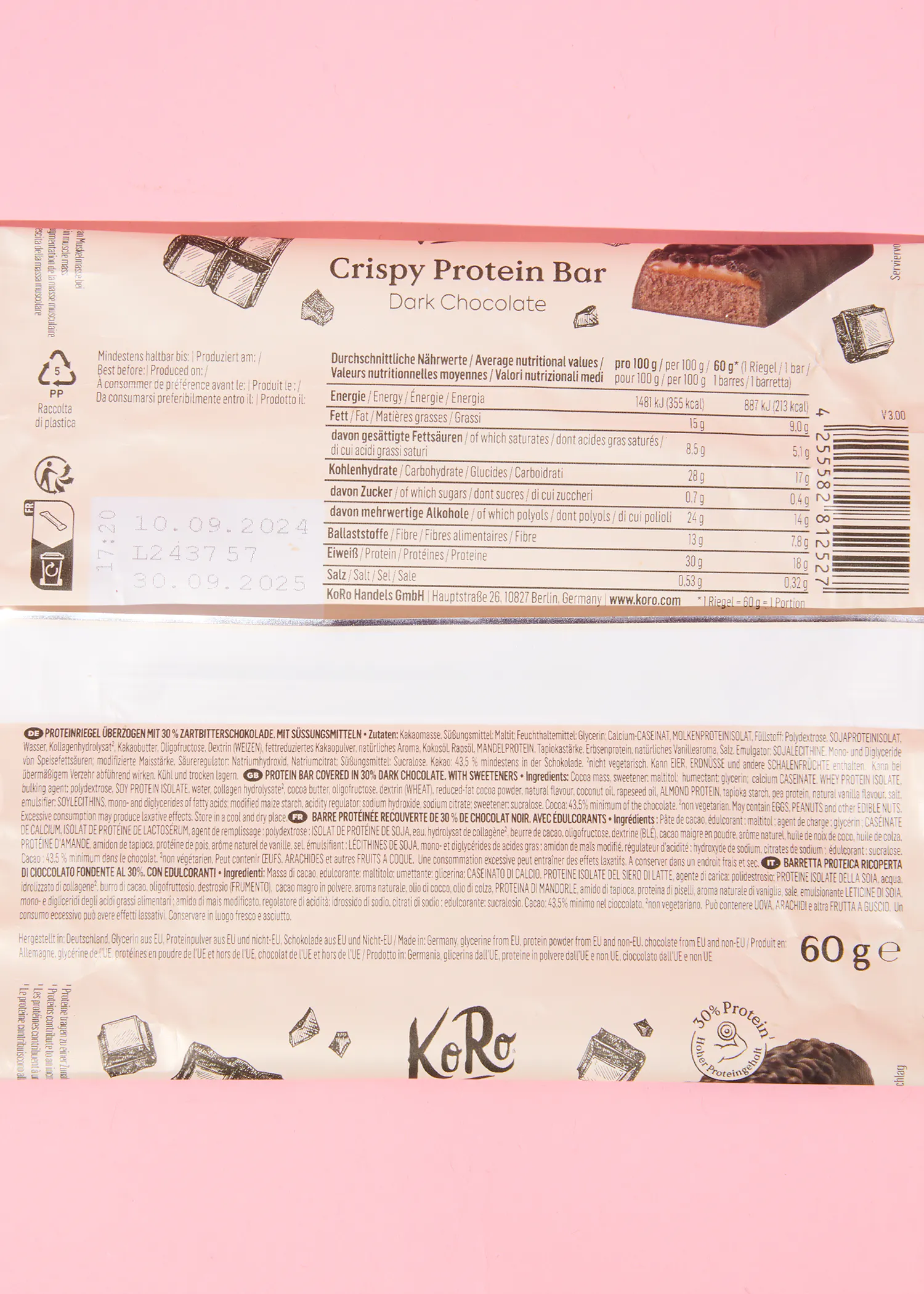 l' arrière d' une barre de protéines croustillante au chocolat noir