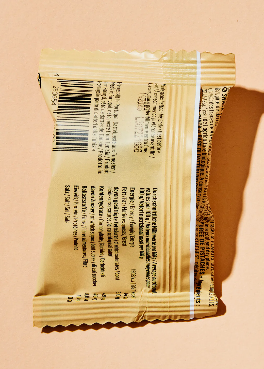 l' arrière de l' emballage d' une barre de chocolat