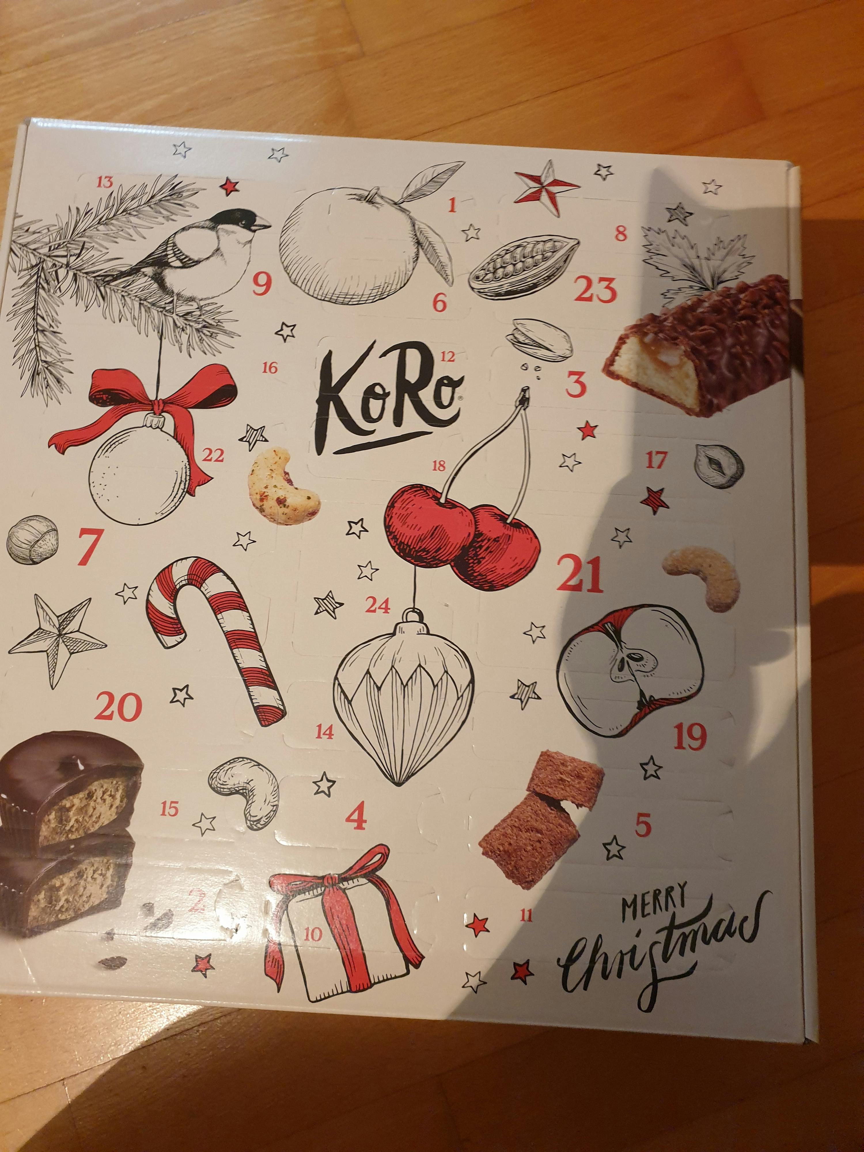 eine weiße box mit weihnachtlichen dekorationen und der aufschrift merry christmas