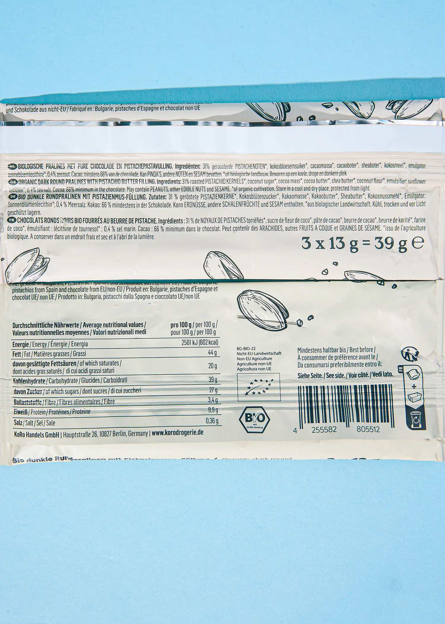 l' arrière de l' emballage d' un paquet de chocolat avec des informations nutritionnelles