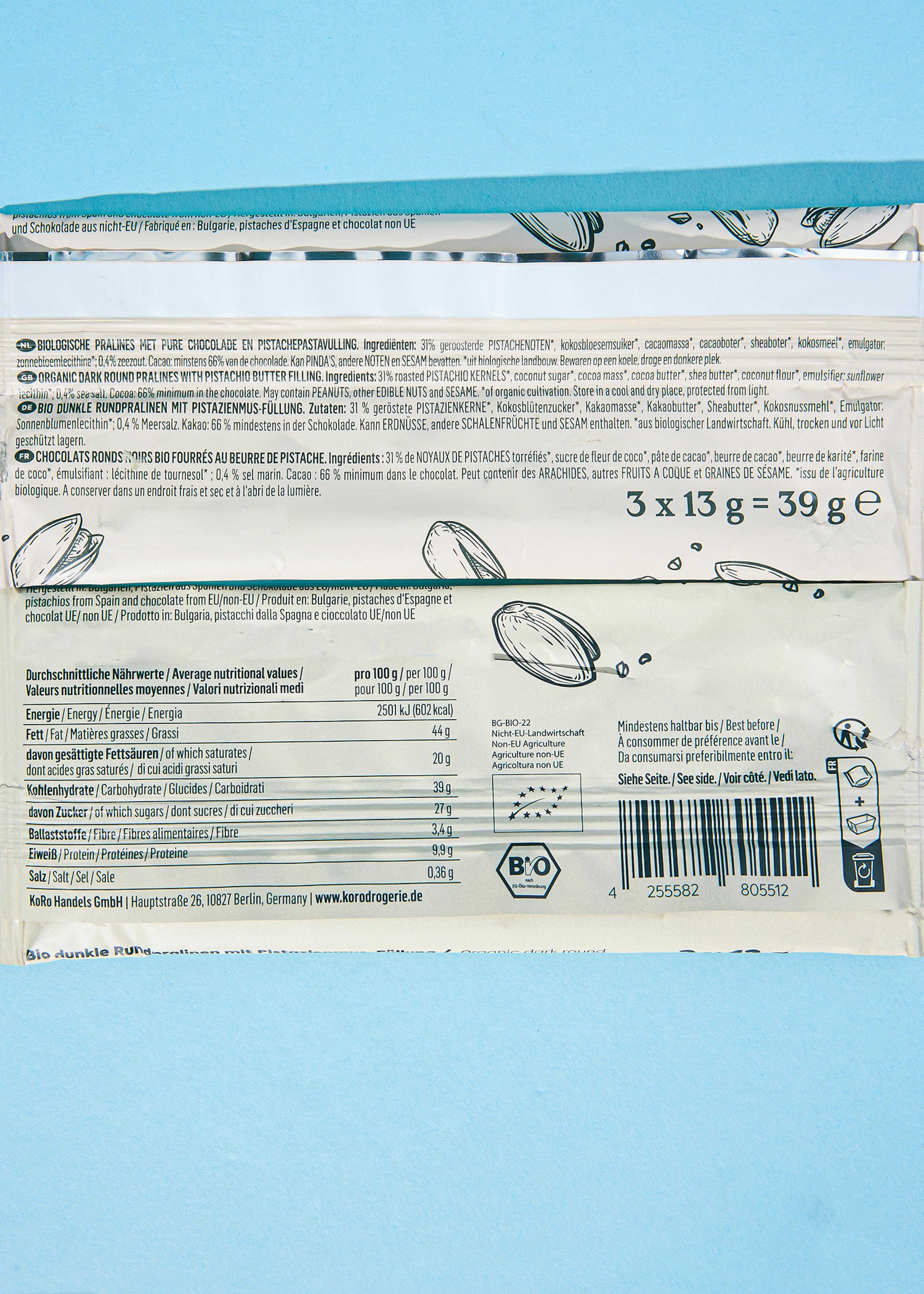 l' arrière de l' emballage d' un paquet de chocolat avec des informations nutritionnelles