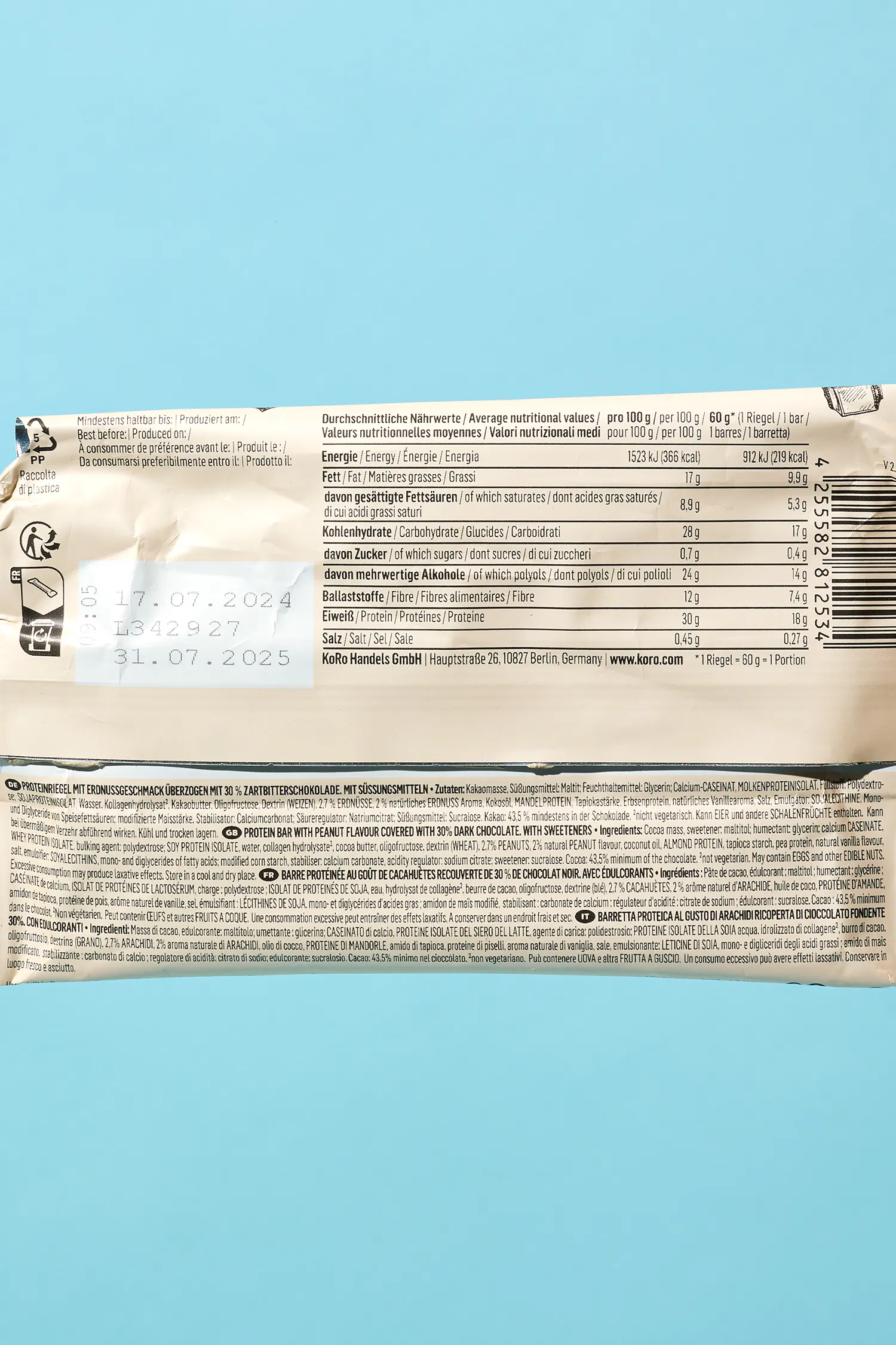 l' arrière d' un bâton de chocolat avec un numéro de série