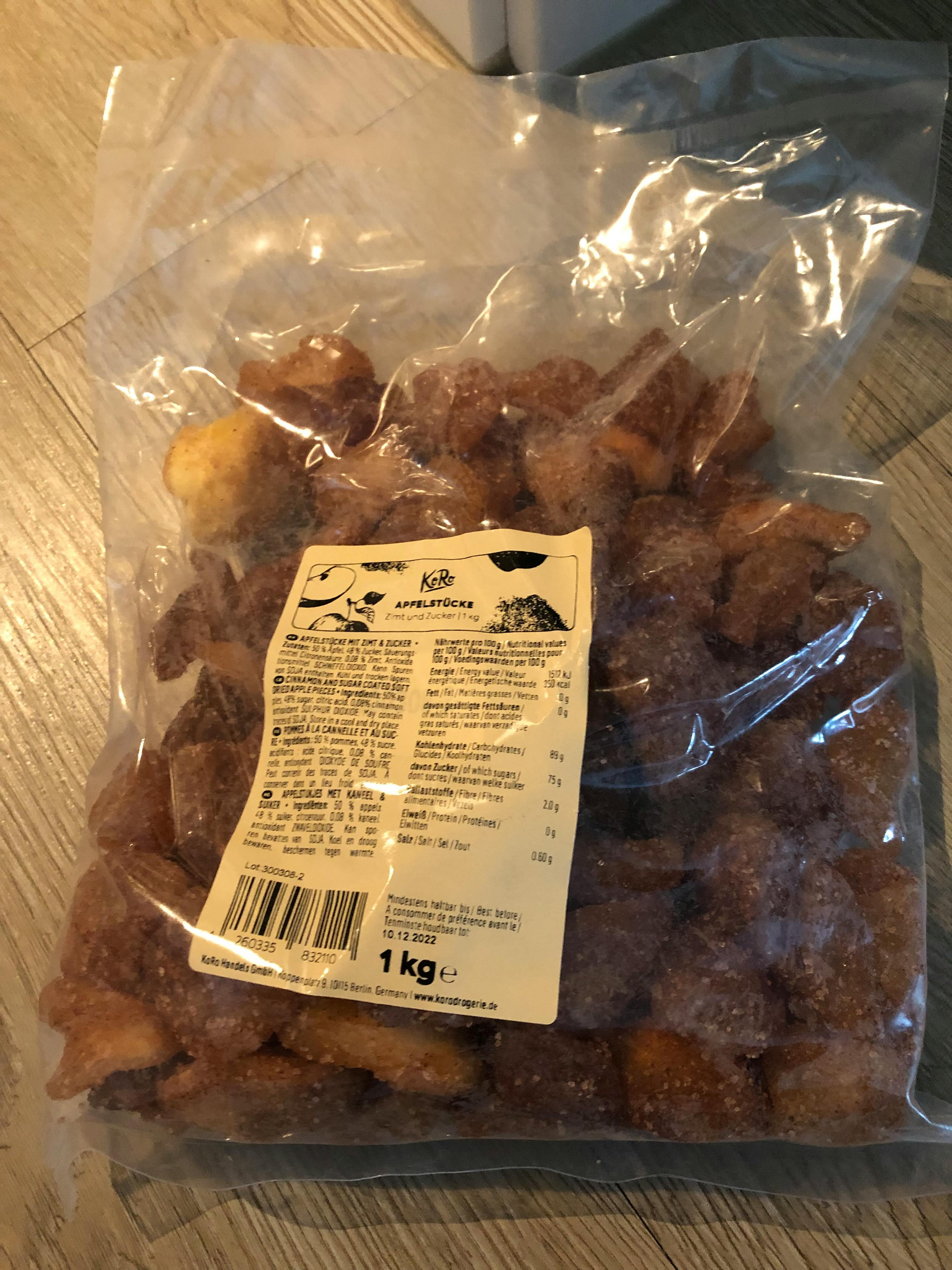 un sac en plastique avec une étiquette de 1 kg de biscuits