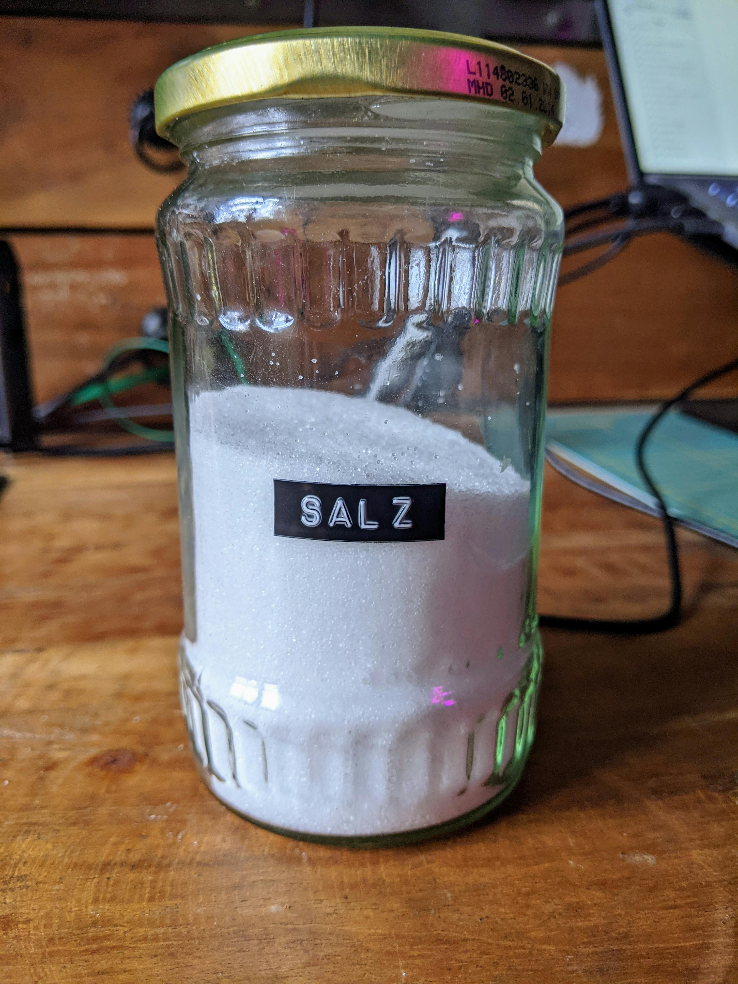 a jar with a label that says salz on it