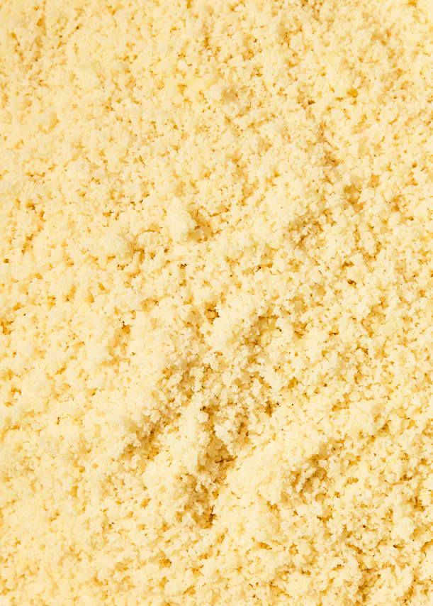 un gros plan d' un tas de poudre jaune