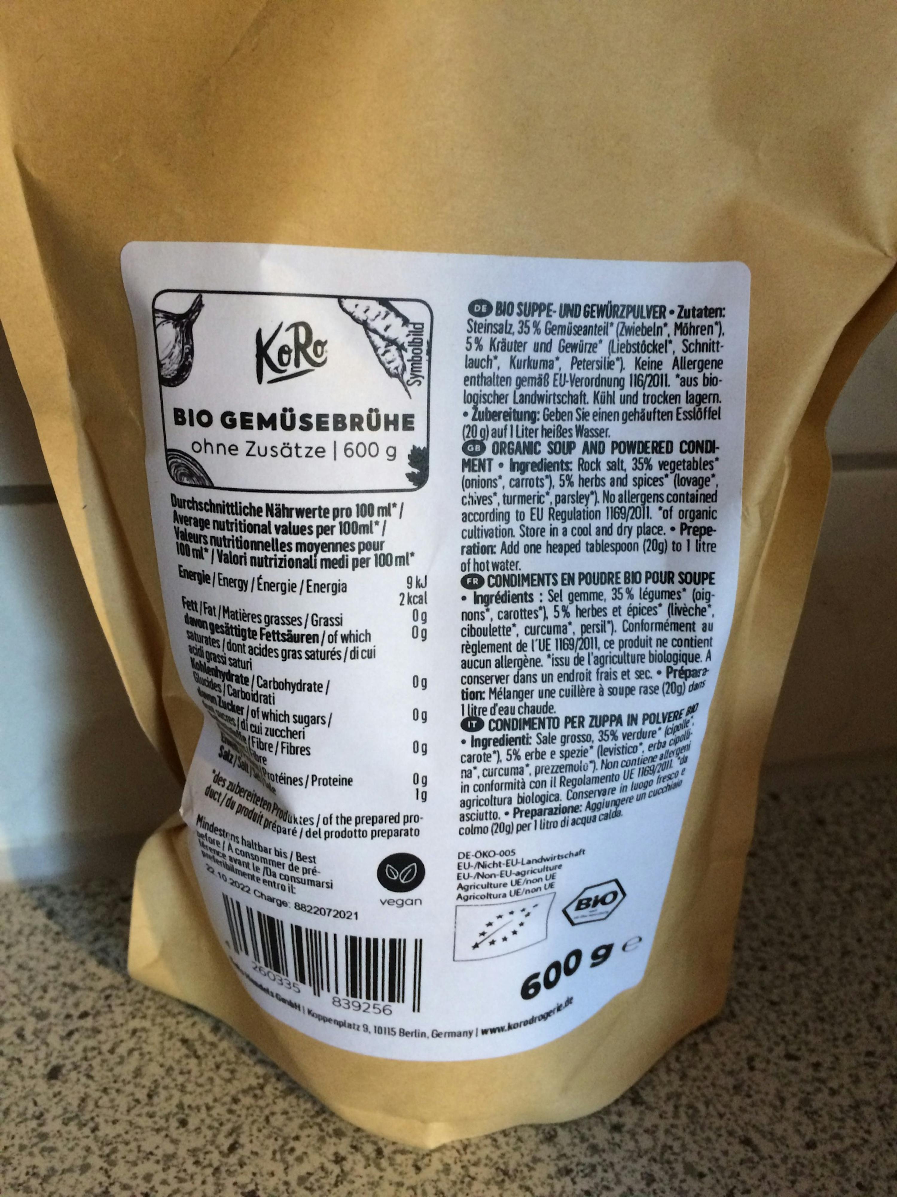 l' etichetta di un sacchetto di verdure bio è in lingua tedesca