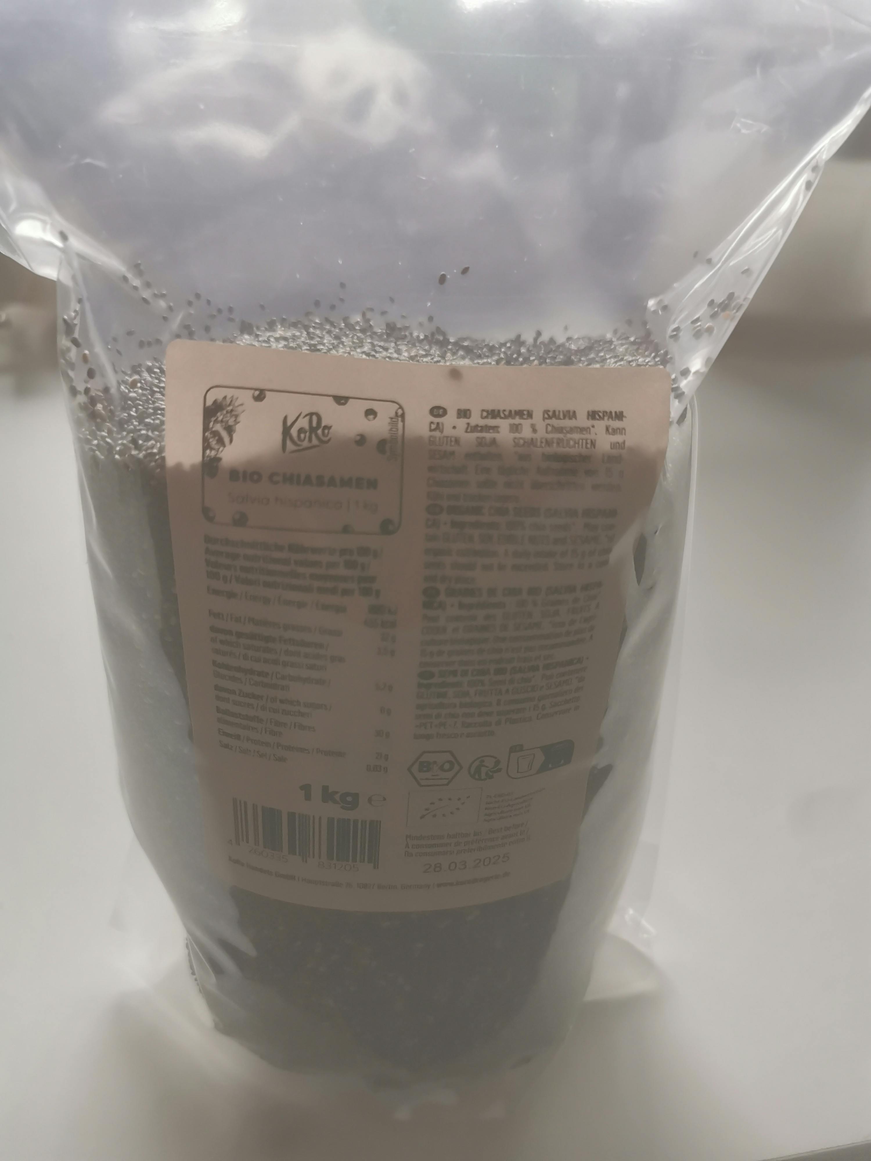 a 1 kg bag of bio chiasamen is sitting on a counter