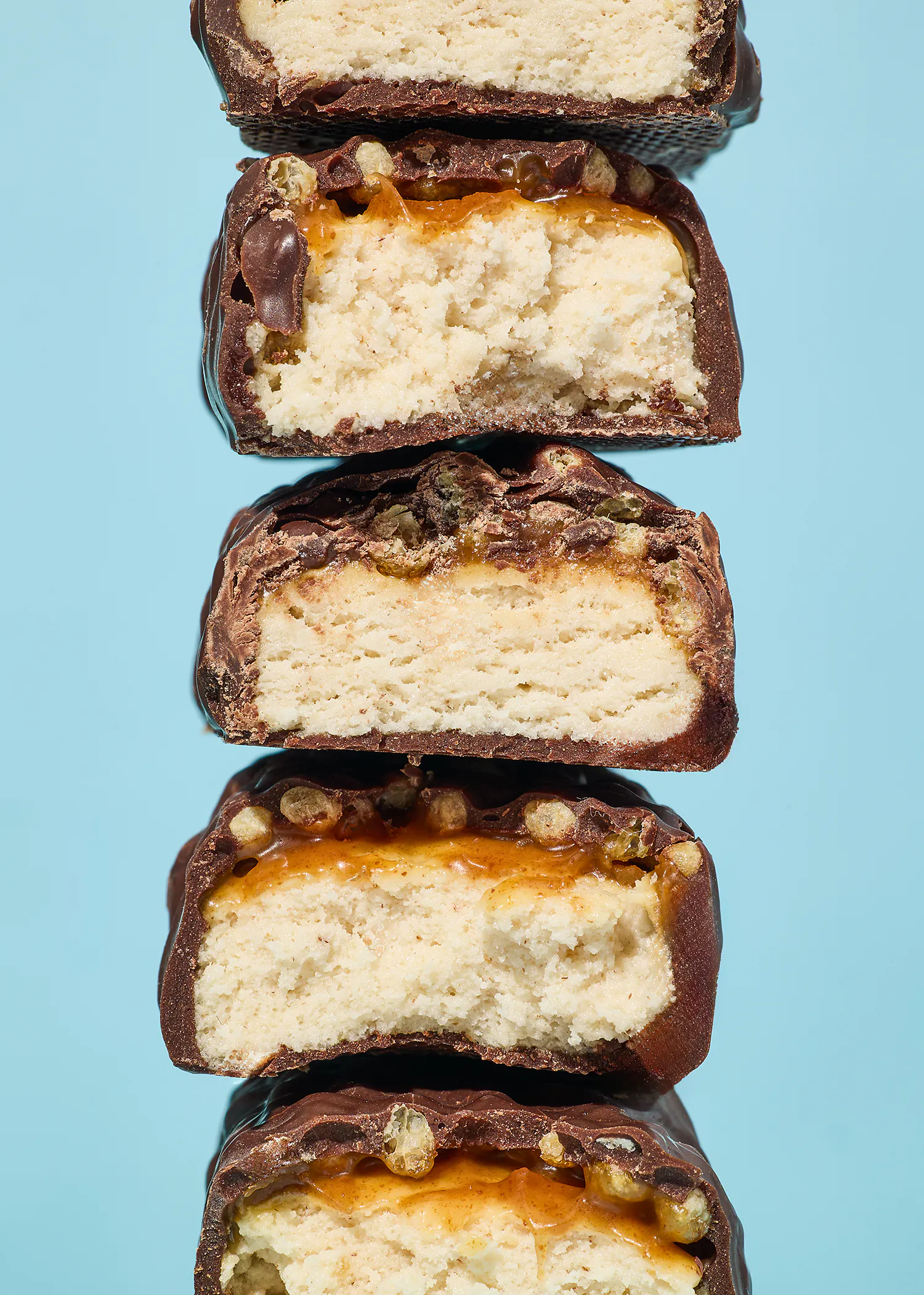 quatre barres de chocolat empilées les unes sur les autres