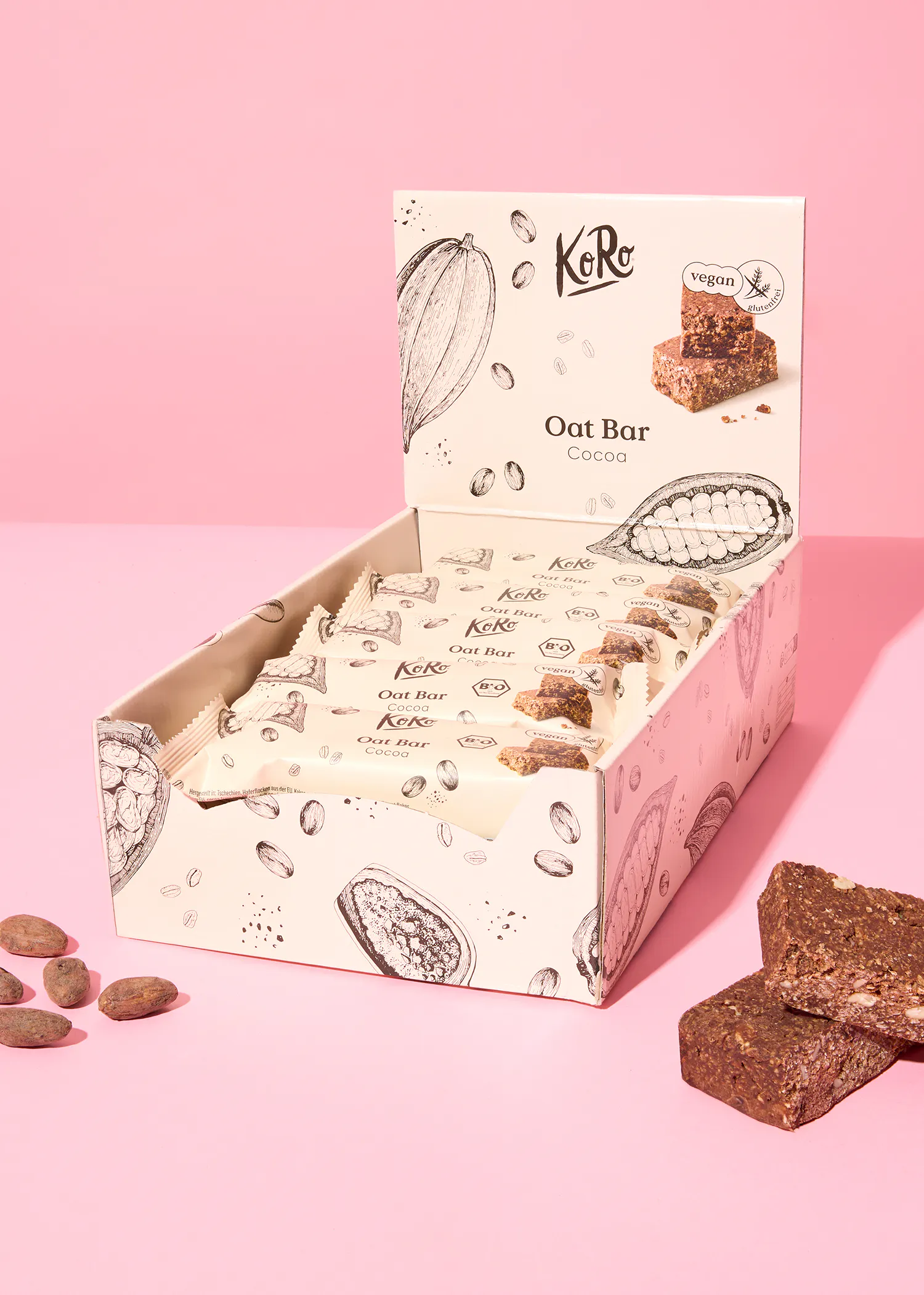 eine Schachtel Oat-Bars steht auf einem rosa Hintergrund