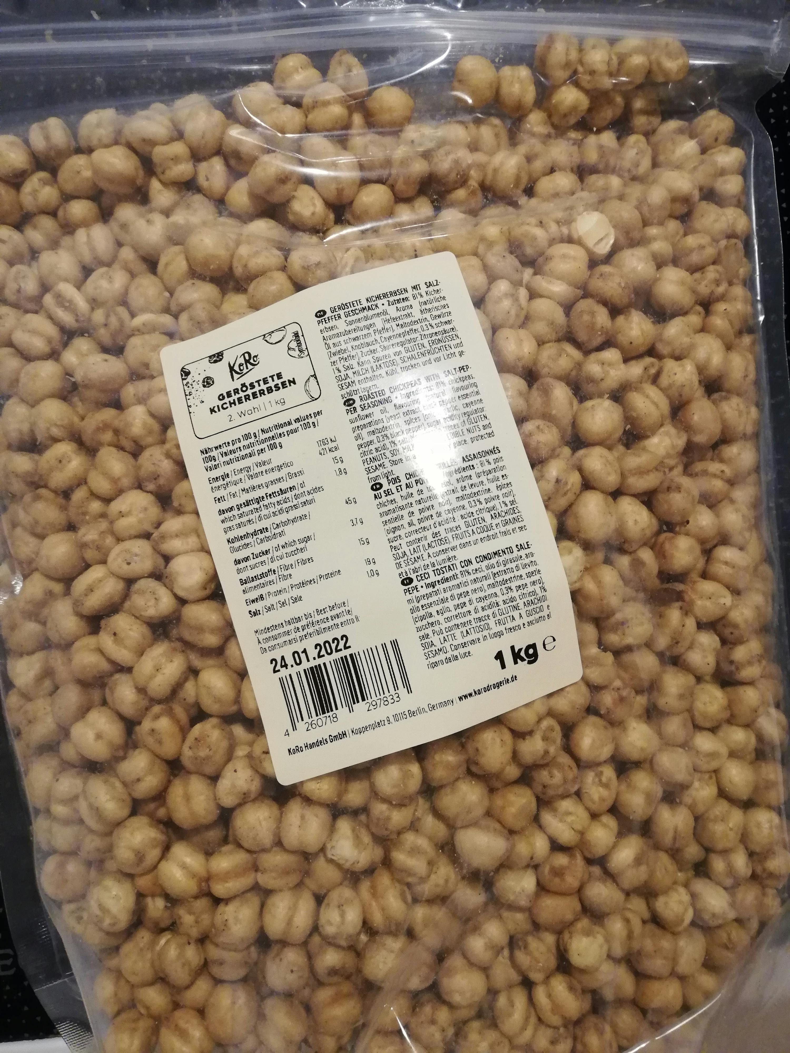 un sacchetto di nocciole con l' etichetta che dice 24.03.2022