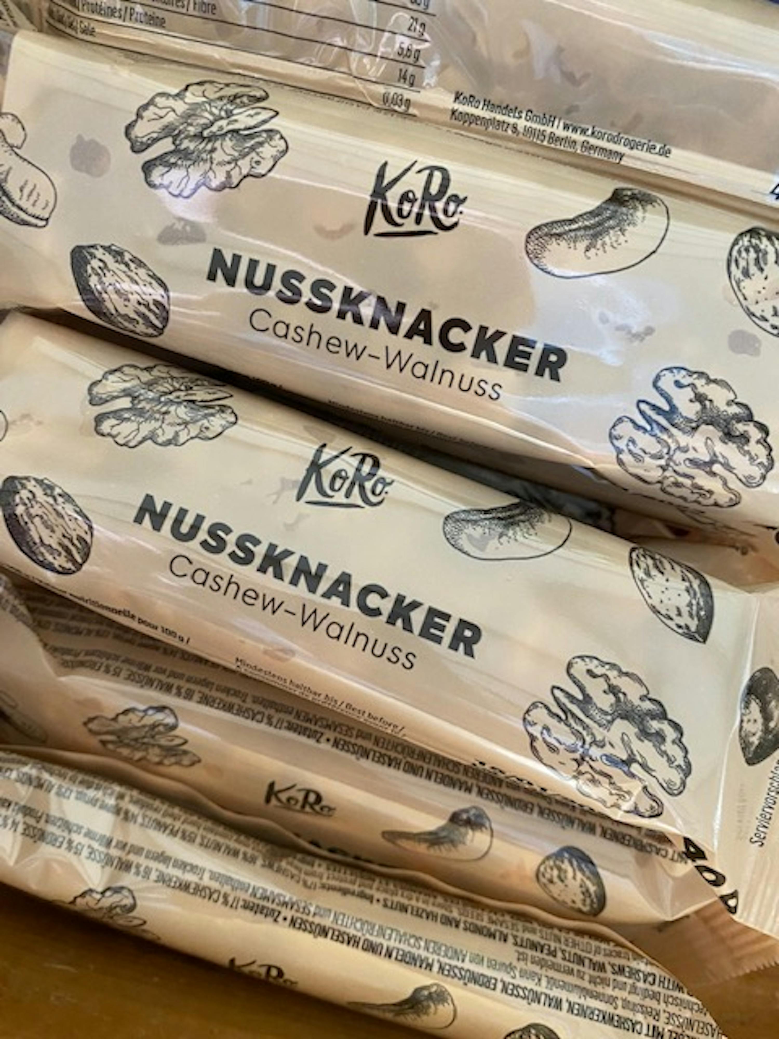 eine Reihe von nussknabber-cashew-walnuss-Riegeln