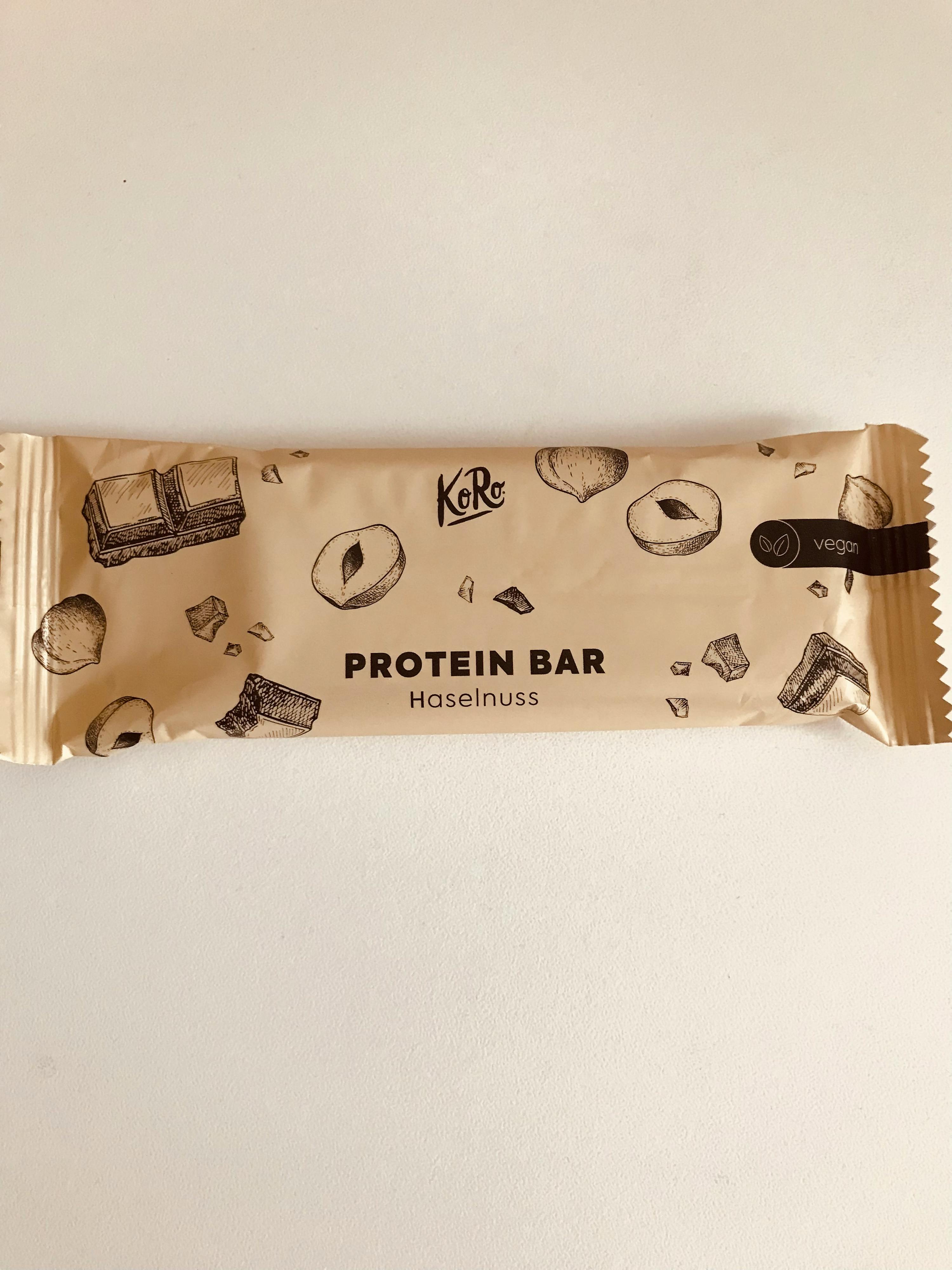 eine verpackte protein bar mit haselnussgeschmack