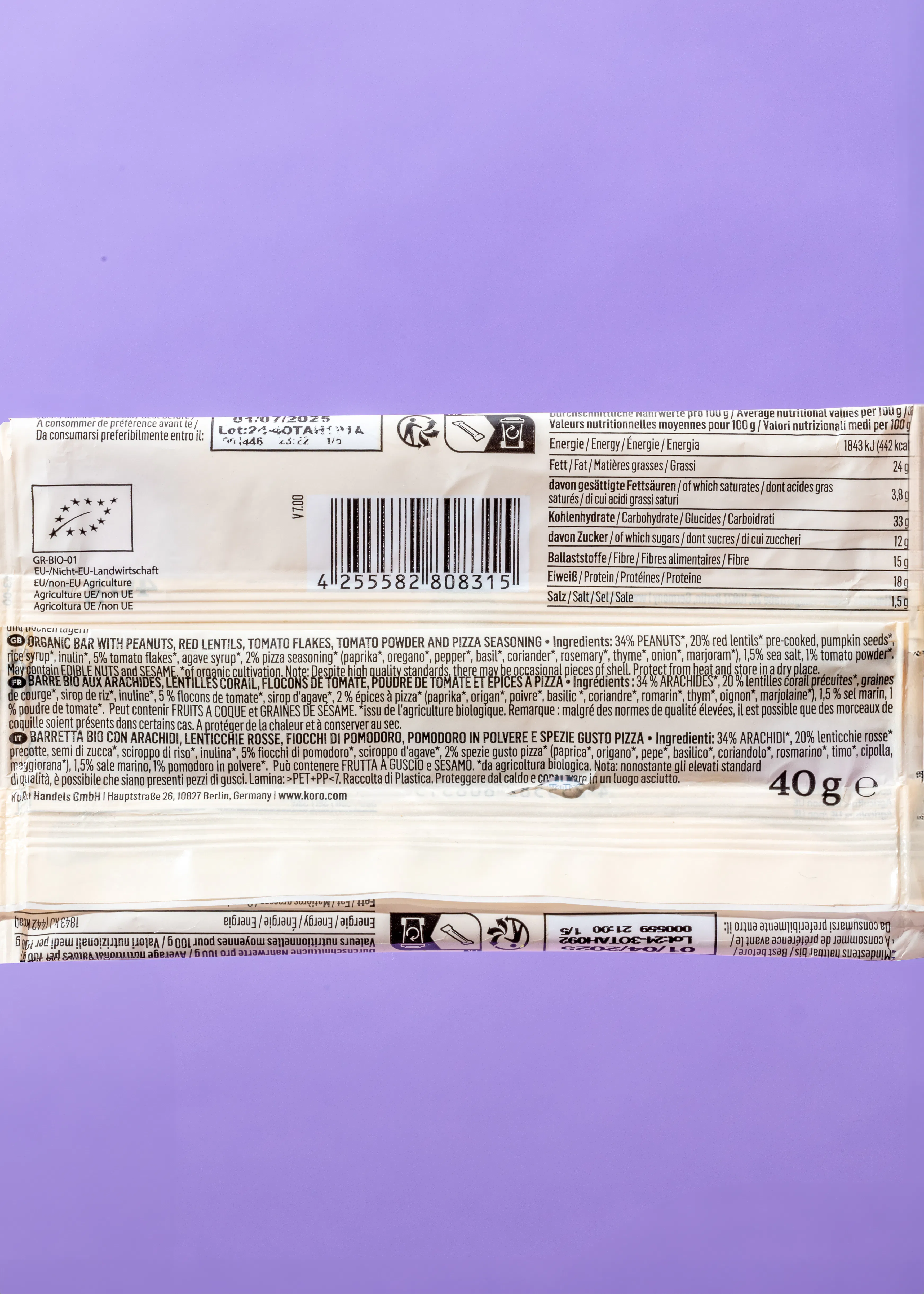 l' arrière d' un paquet de nourriture avec des arachides et des tomates