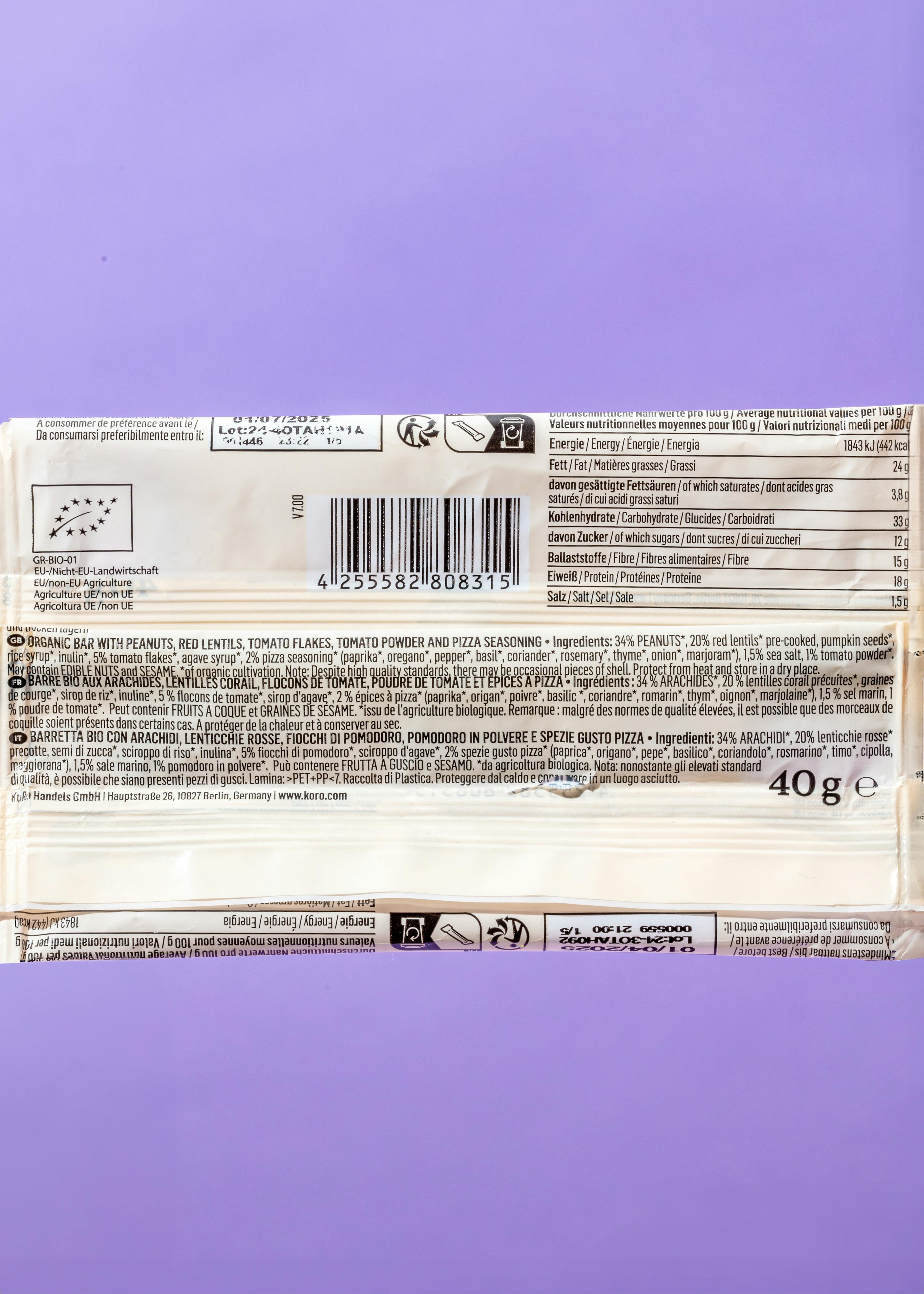 l' arrière d' un paquet de nourriture avec des arachides et des tomates