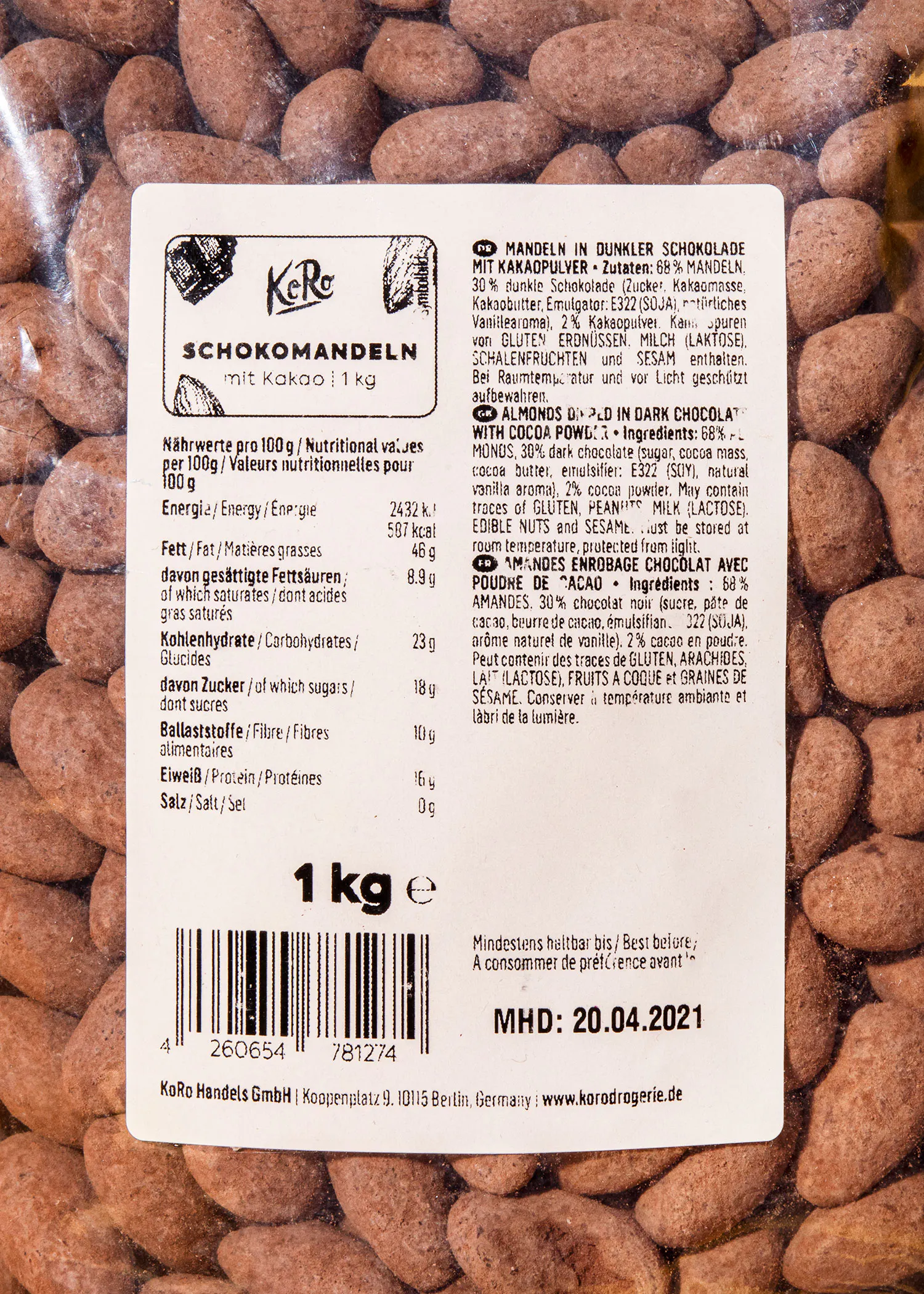 l' arrière de l' emballage d' amandes au chocolat noir de 1 kg