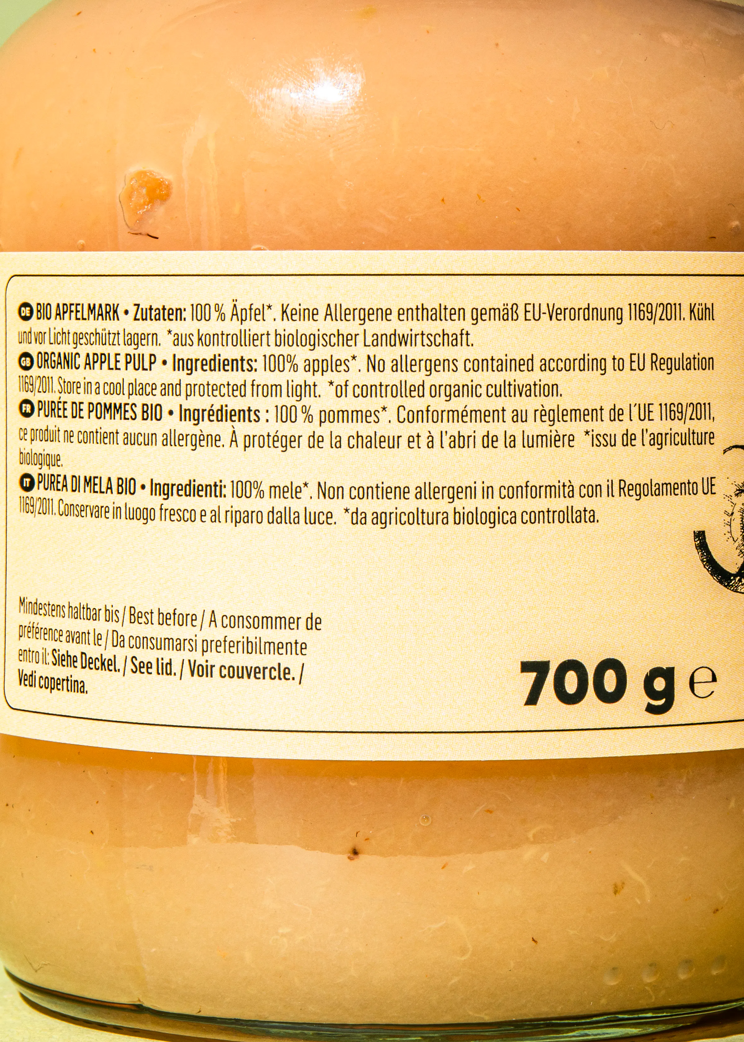 die Rückseite einer Flasche Apfelpüree mit 700 g