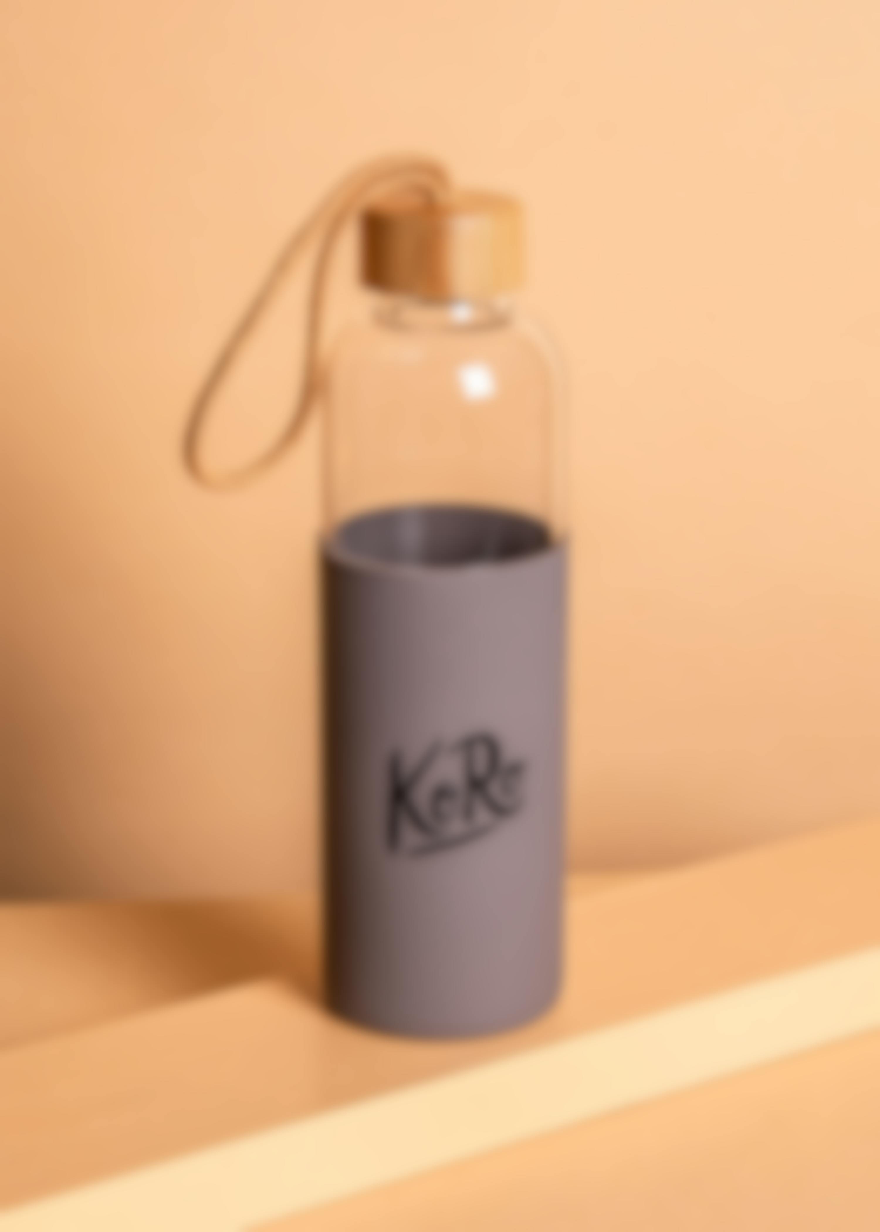 KoRo Trinkflasche aus Glas mit Silikonschutz 750 ml
