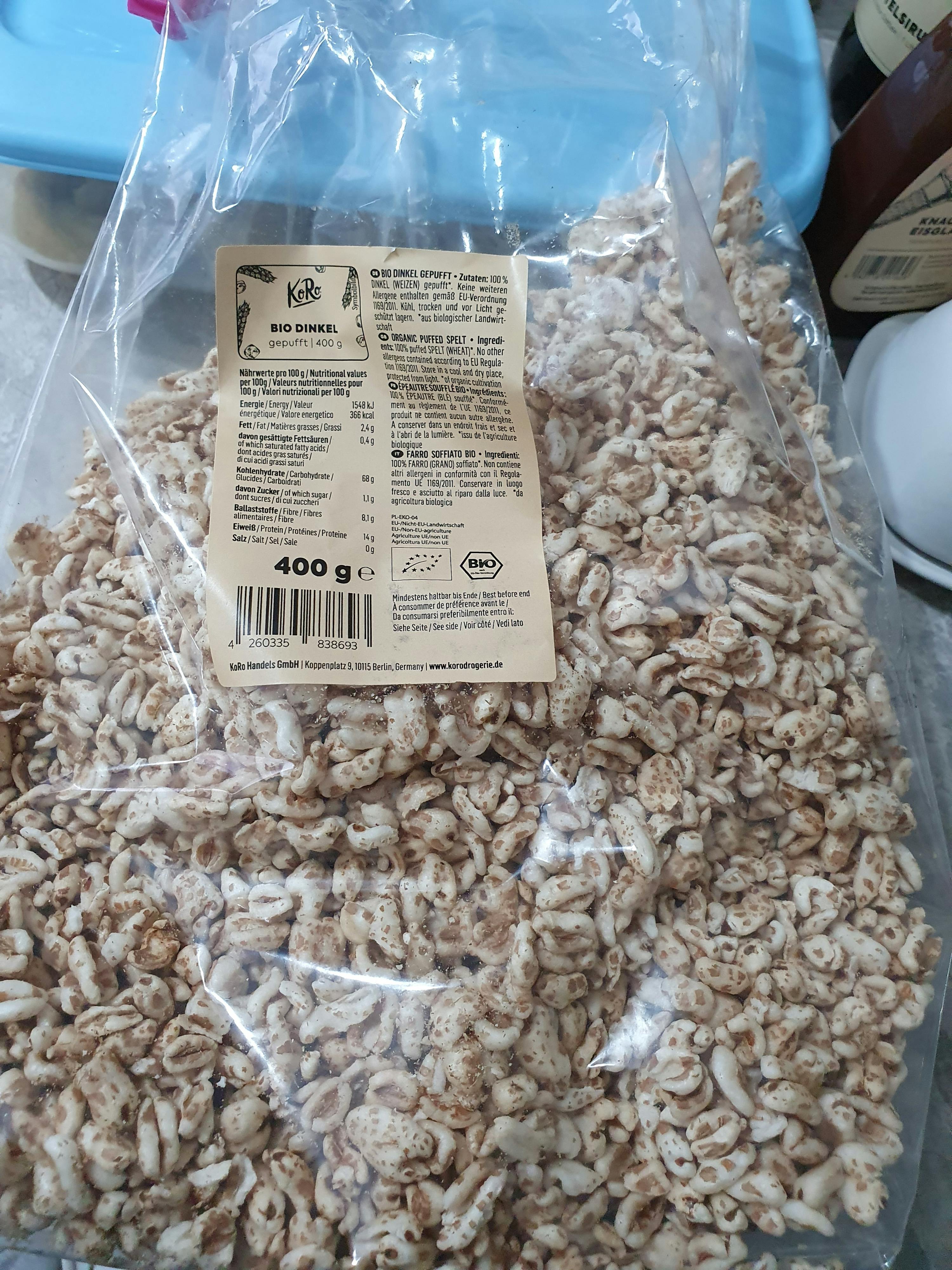 ein Plastikbeutel mit einem Etikett auf der Rückseite und einem Gewicht von 400 g