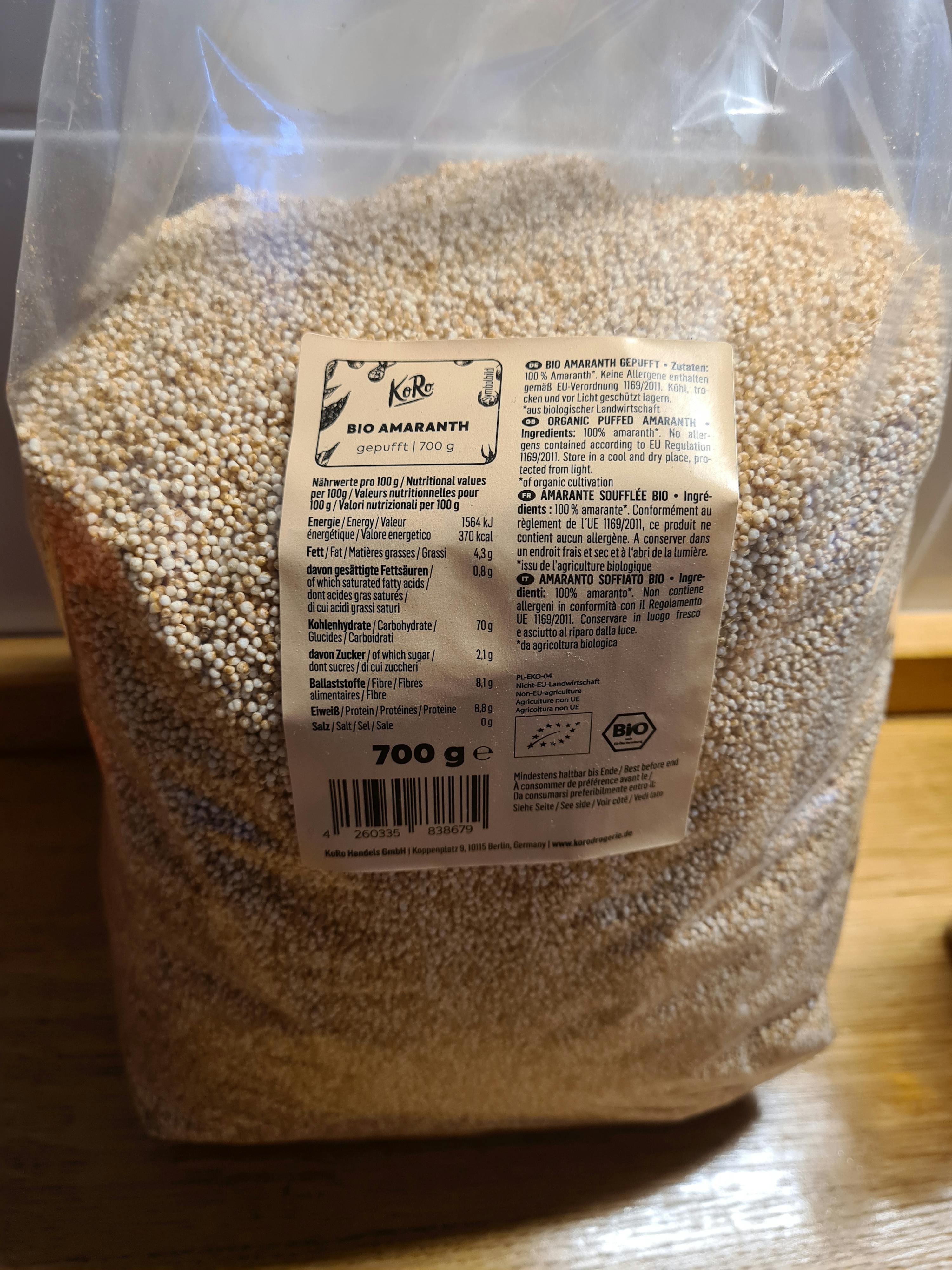 le dos d' un sac de graines de quinoa bio