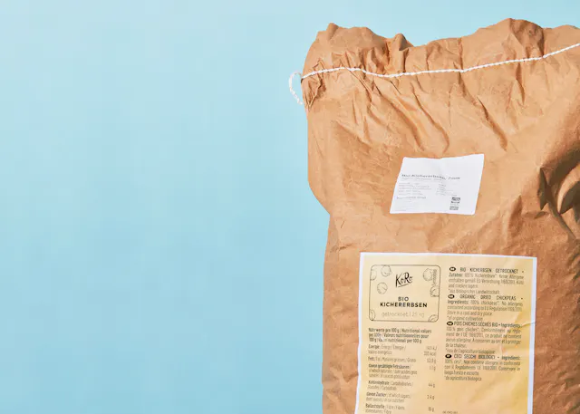 a brown bag with a label on it that says " kit "