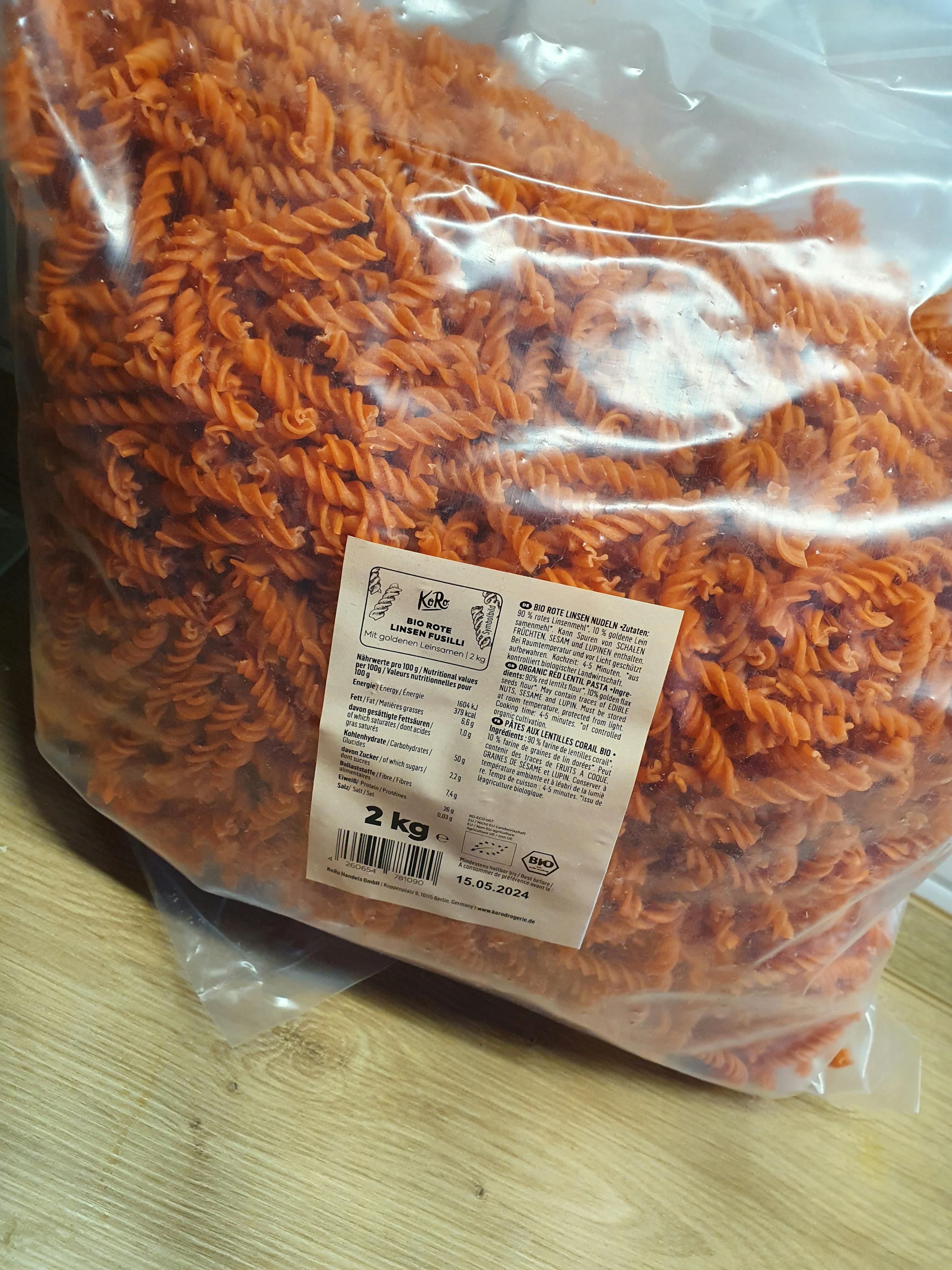 un sac de pâtes avec une étiquette de 2 kg