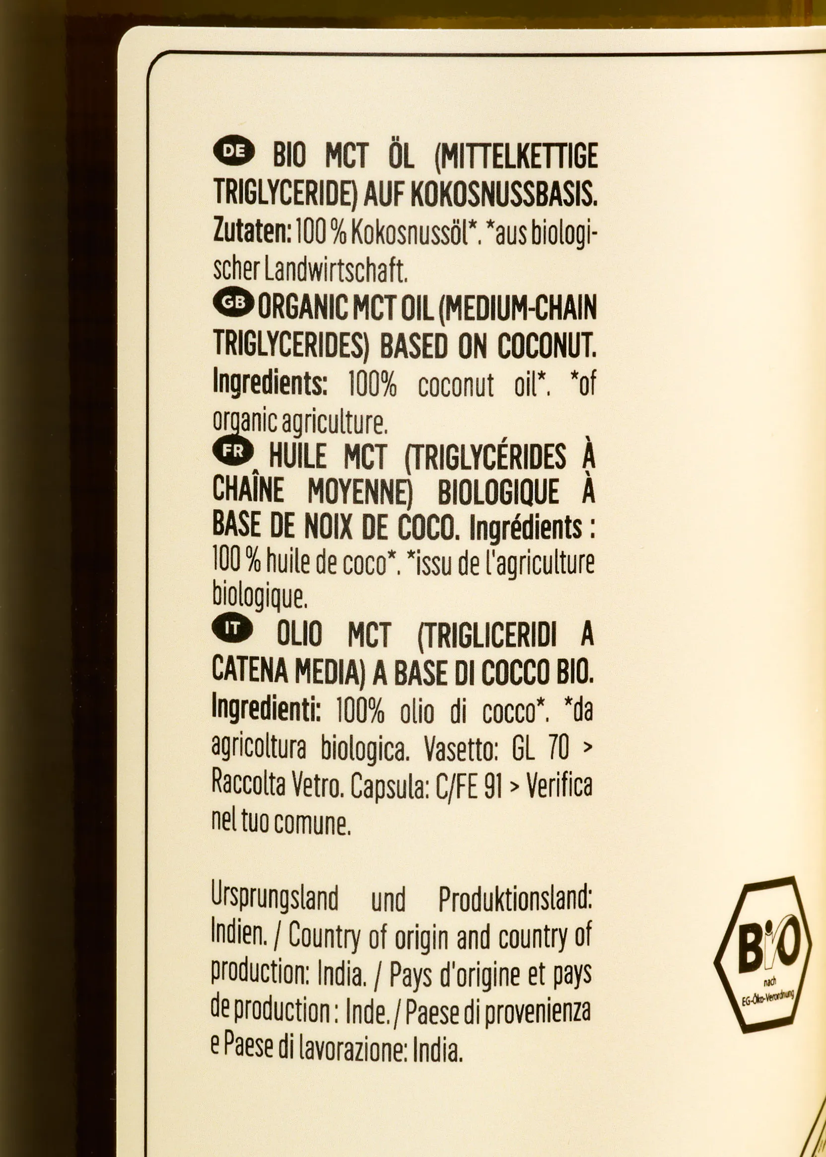 un primer plano de la etiqueta de un aceite de coco bio