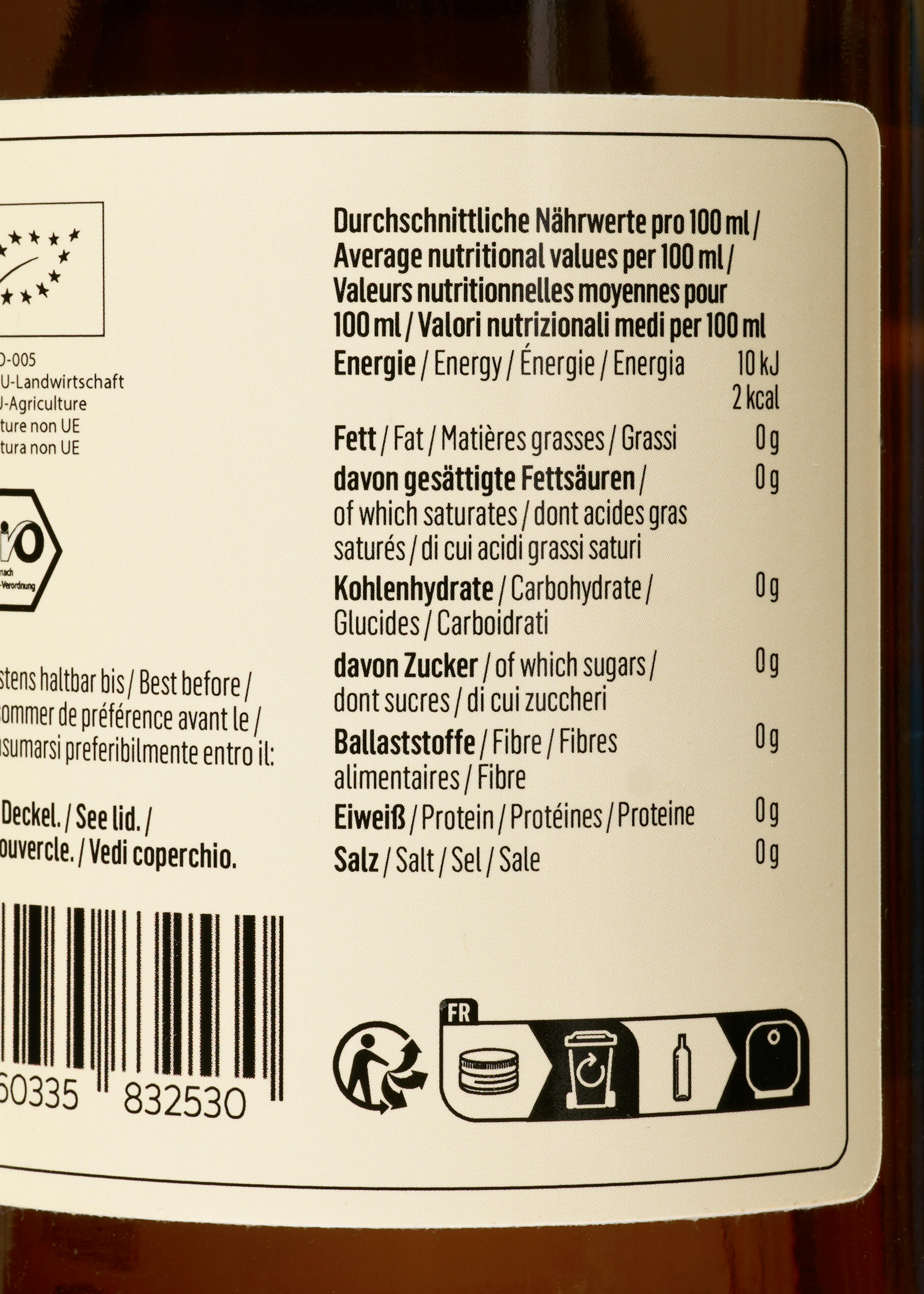 l' étiquette d' une bouteille contient des informations nutritionnelles
