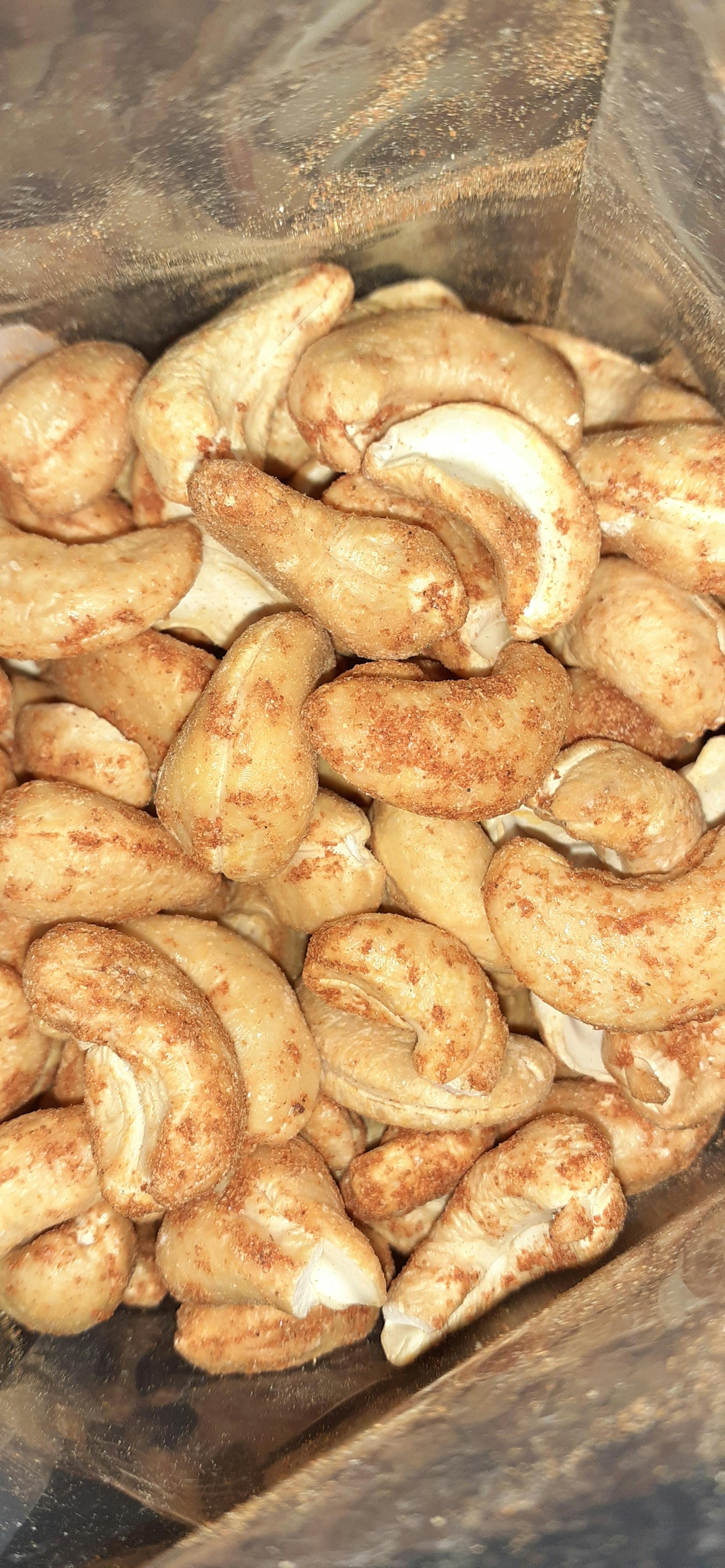 eine Nahaufnahme eines Haufens Cashewnüsse