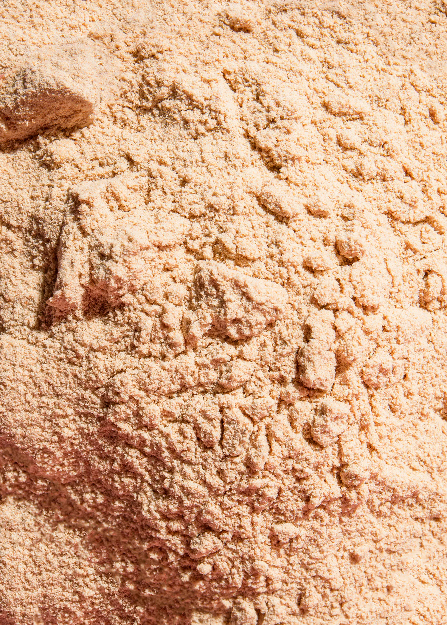 eine Nahaufnahme eines Haufens brauner und orangefarbener Flüssigkeit