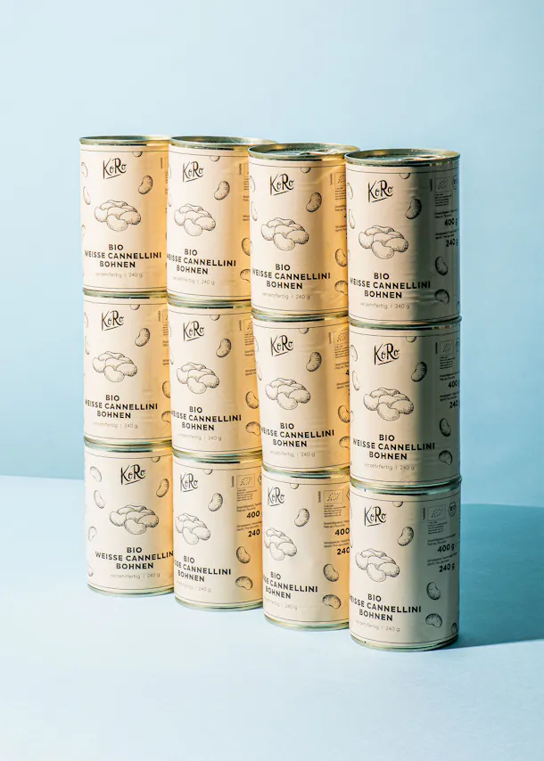 a stack of cans of bio weisse cannellini rohnen