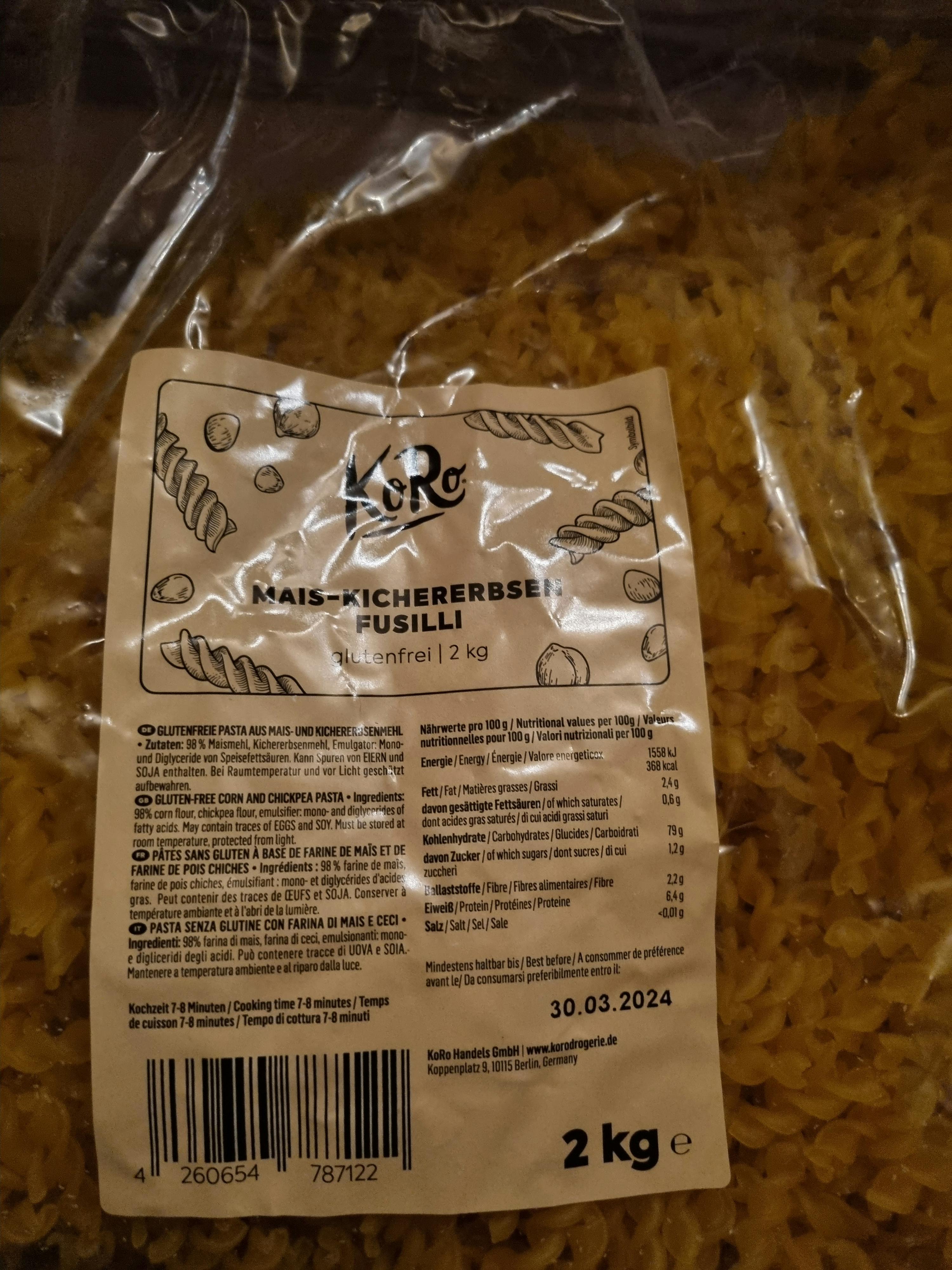 die Rückseite eines Plastikbeutels Nudeln mit der Aufschrift " 2 kg "