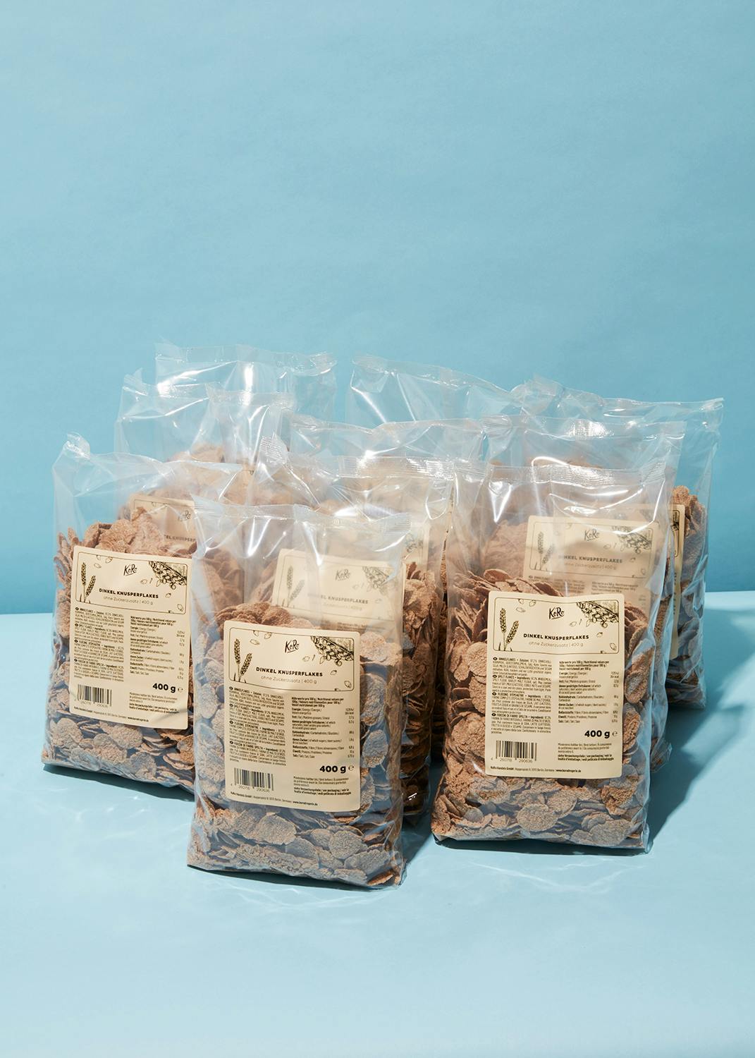 Crunchy spelt flakes without added sugar 10 x 400g several bags of cereal are lined up on a table
