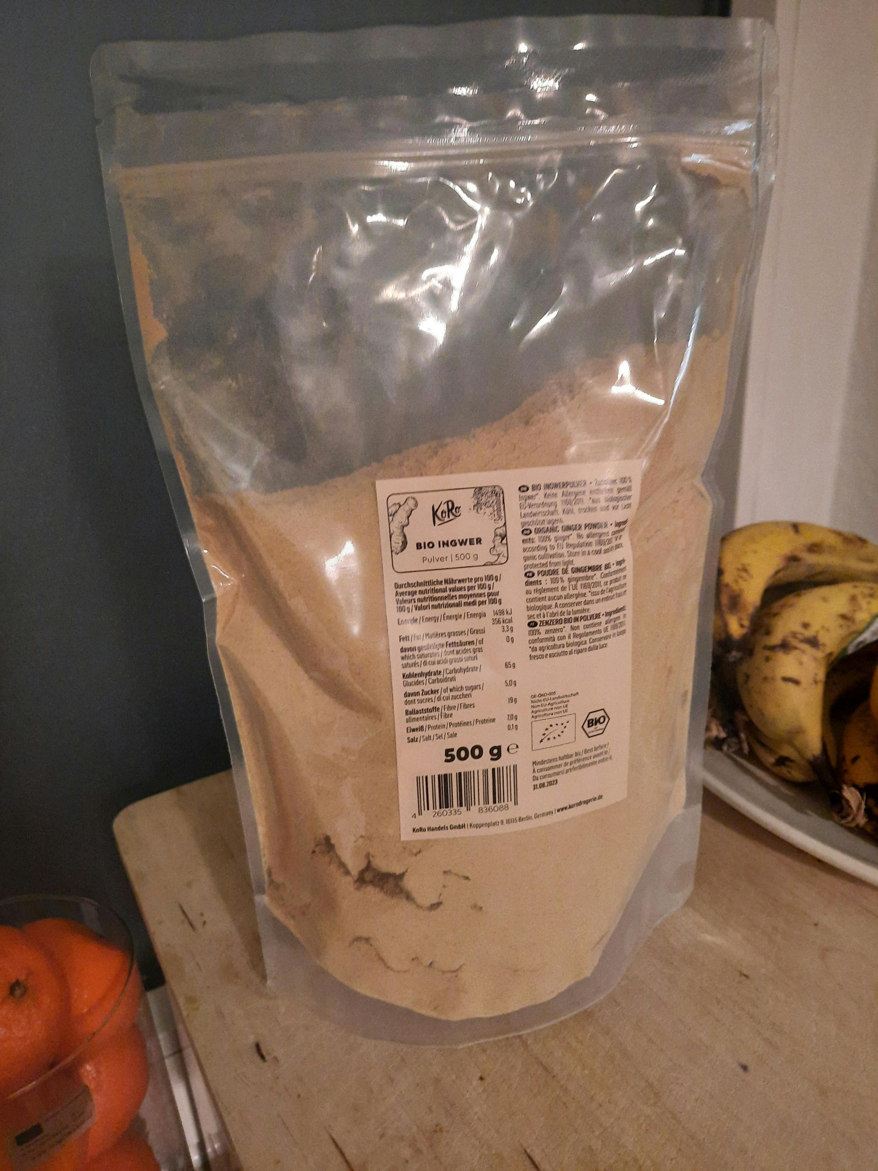 eine Plastiktüte mit einem Etikett auf der Rückseite , das 500 g sagt