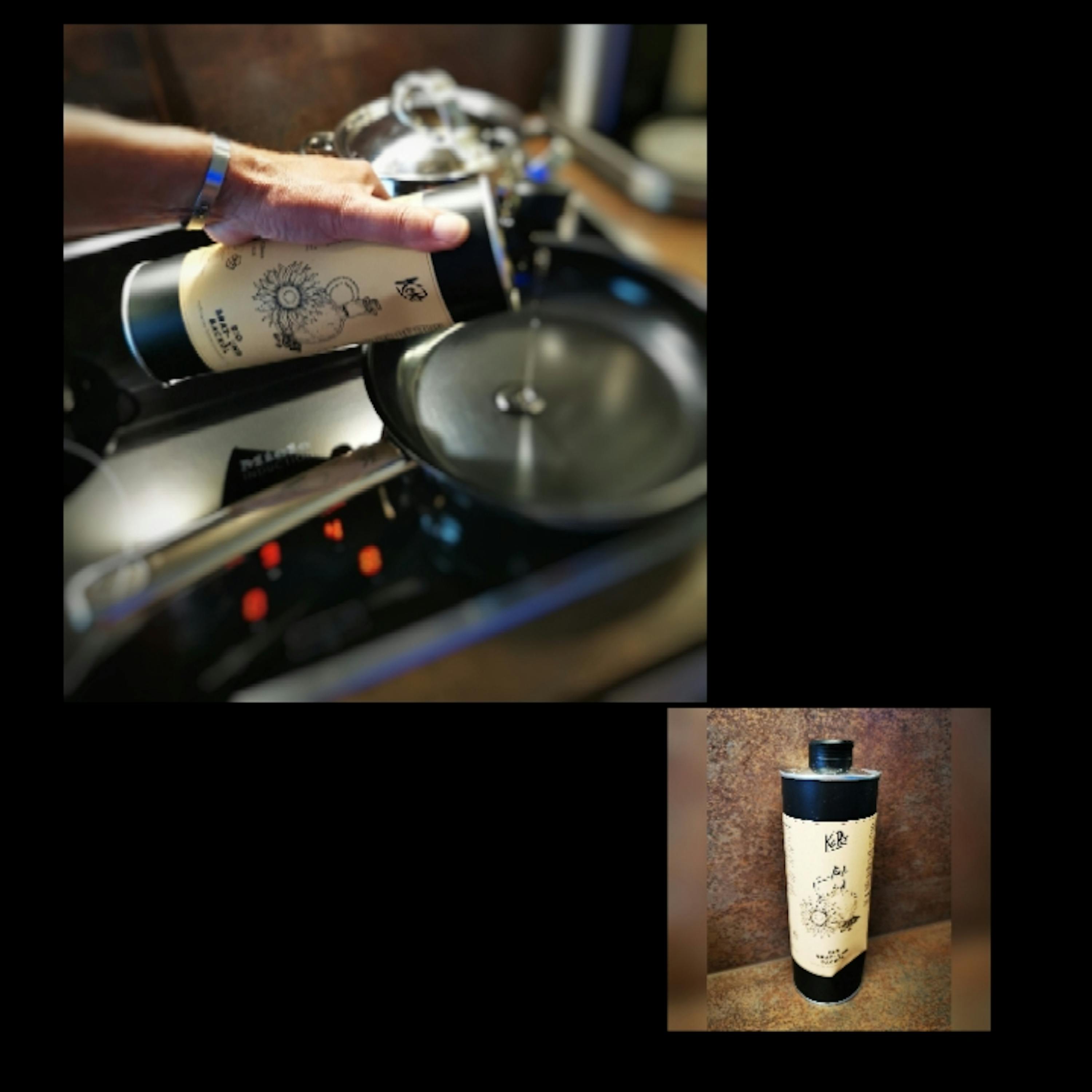 una persona versa una bottiglia di vino in una padella .