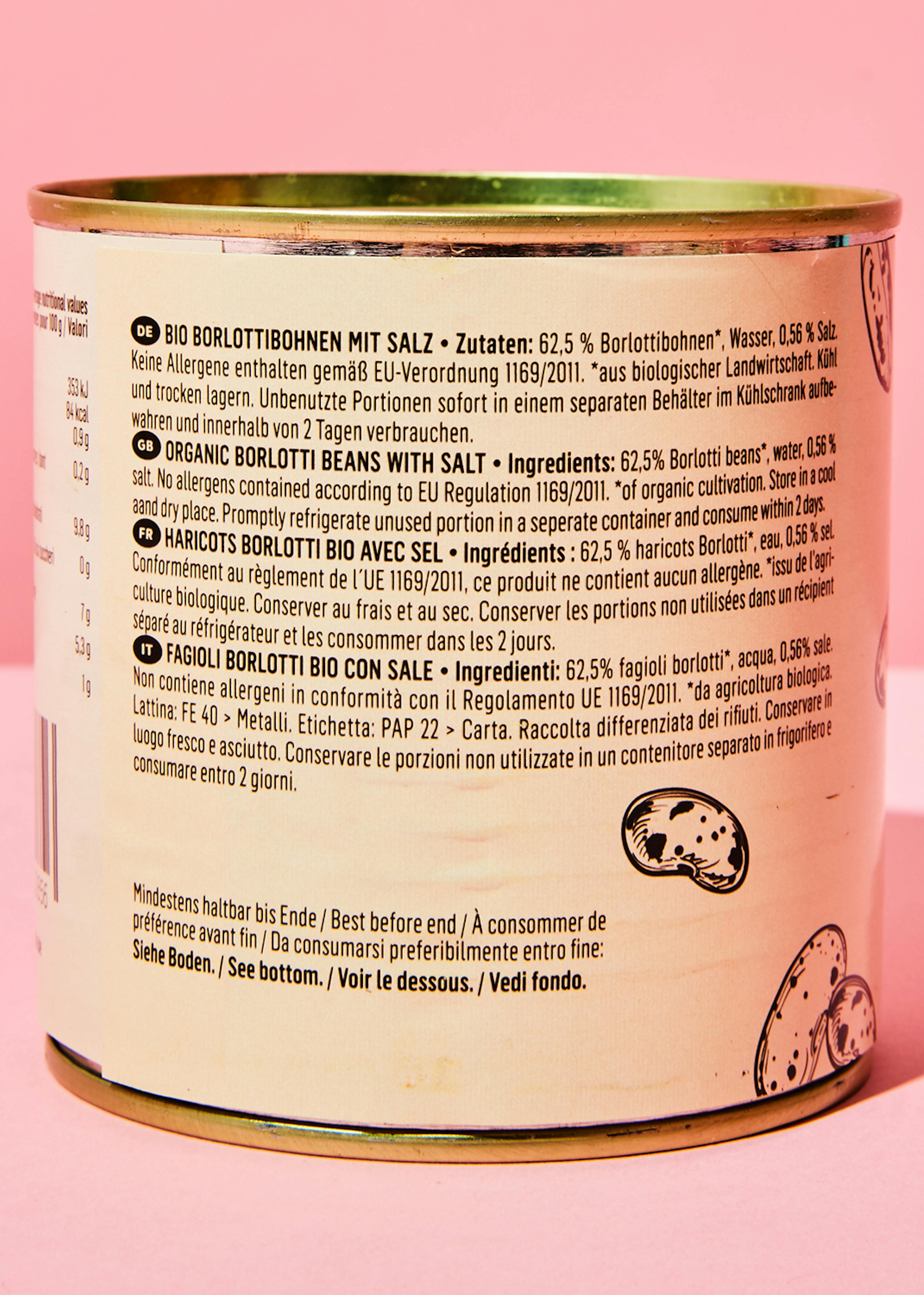 die Rückseite einer Dose mit Bohnen mit Salz