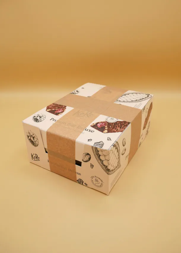 eine braun-weiße Schachtel mit der Aufschrift luxe
